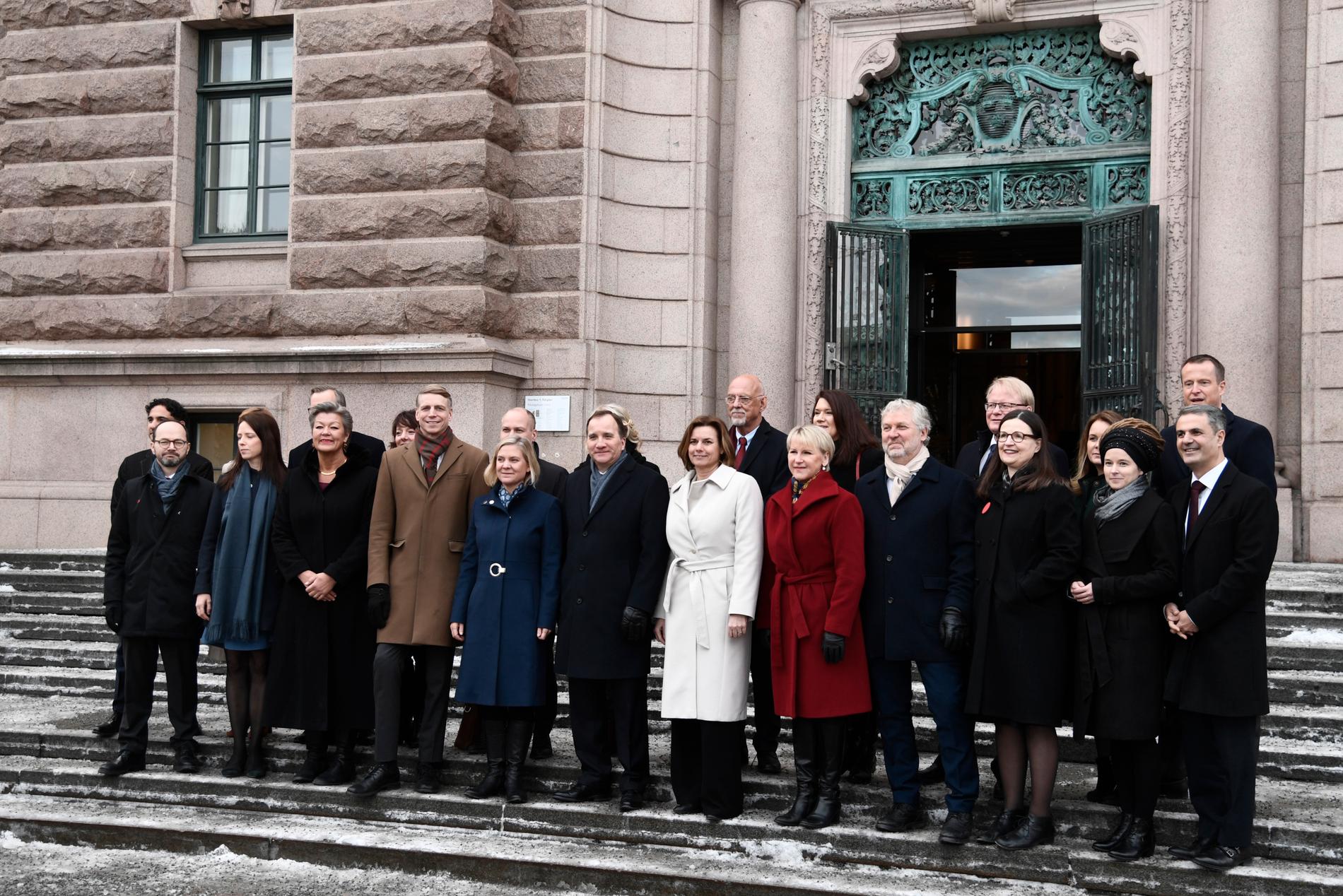 Gruppbild på Stefan Löfvens nya regering