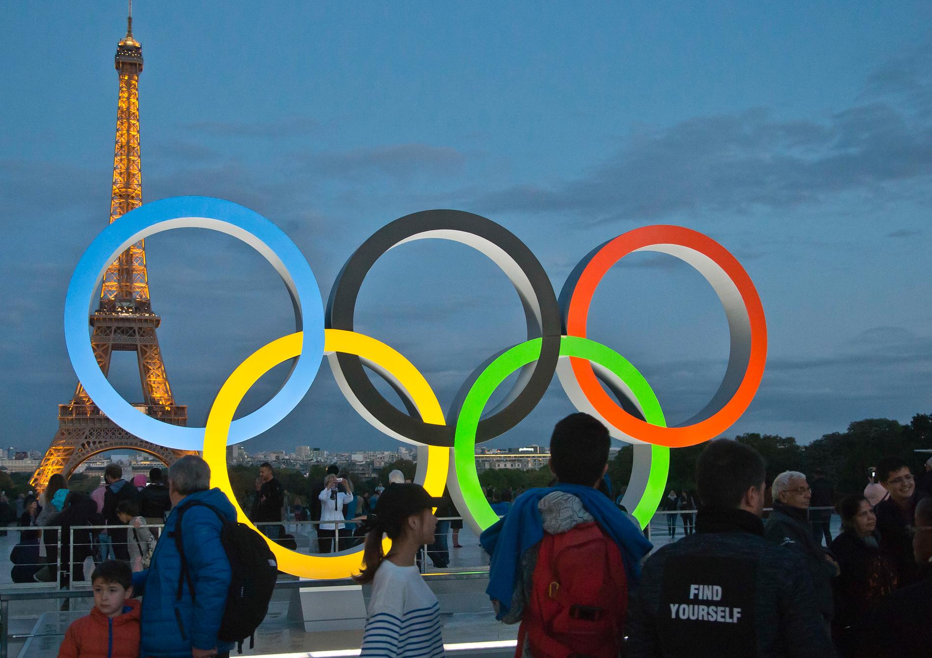 OS-ringarna framför Eiffeltornet i Paris. Arkivbild.