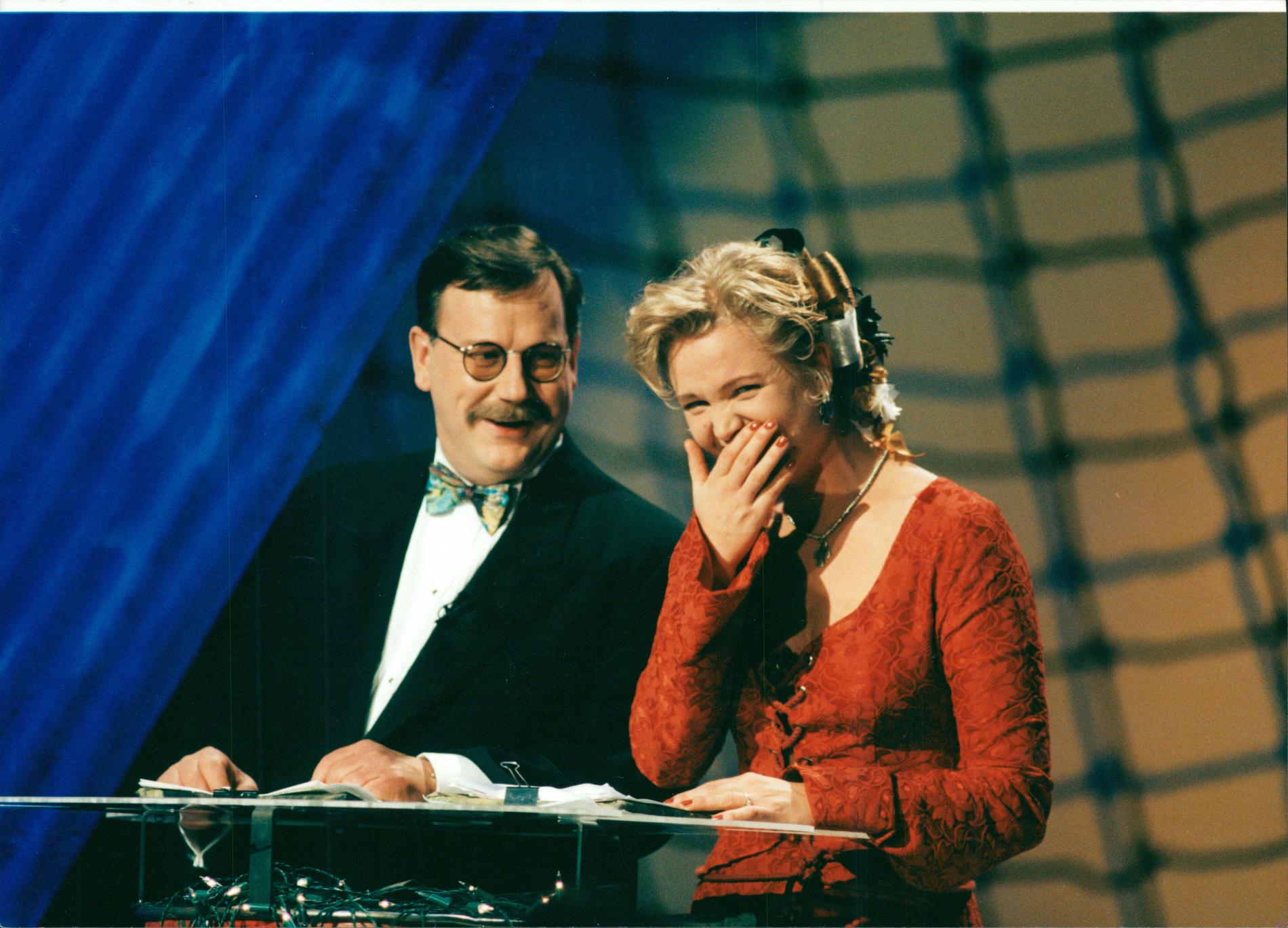 Sven Melander ledde Melodifestivalen 1994 tillsammans med Kattis Ahlström.