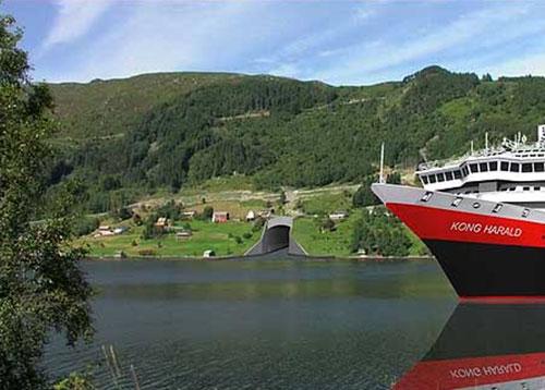 Fartygstunneln knyter samman två fjordsystem och ska göra sjöfarten säkrare.