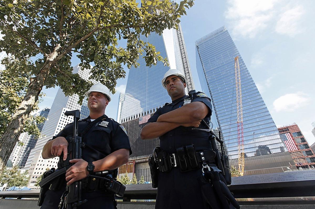 Även vid Ground Zero i New York var säkerheten i går rigorös.
