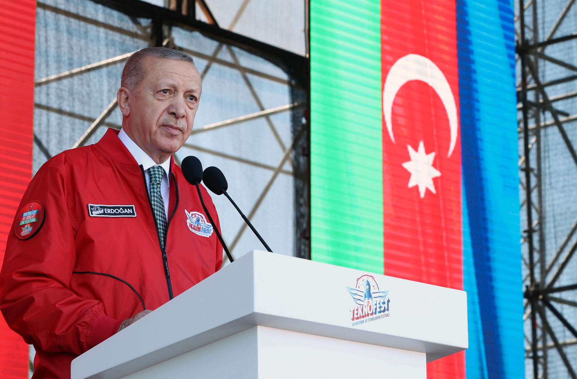 Turkiets president Recep Tayyip Erdogan när han höll tal i Baku i lördags. Arkivbild.