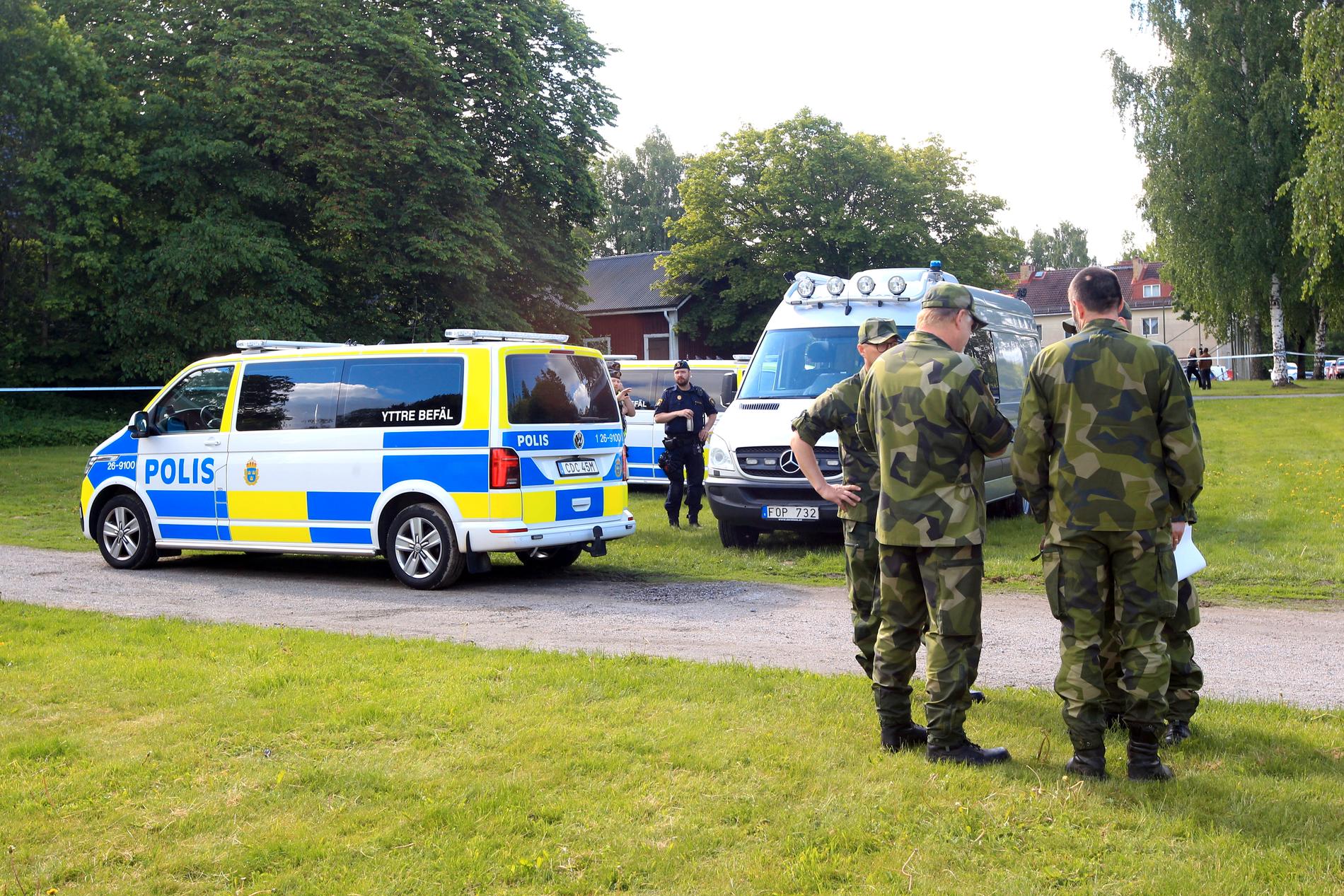 Polisen och hemvärnet är på plats i Ljusne.
