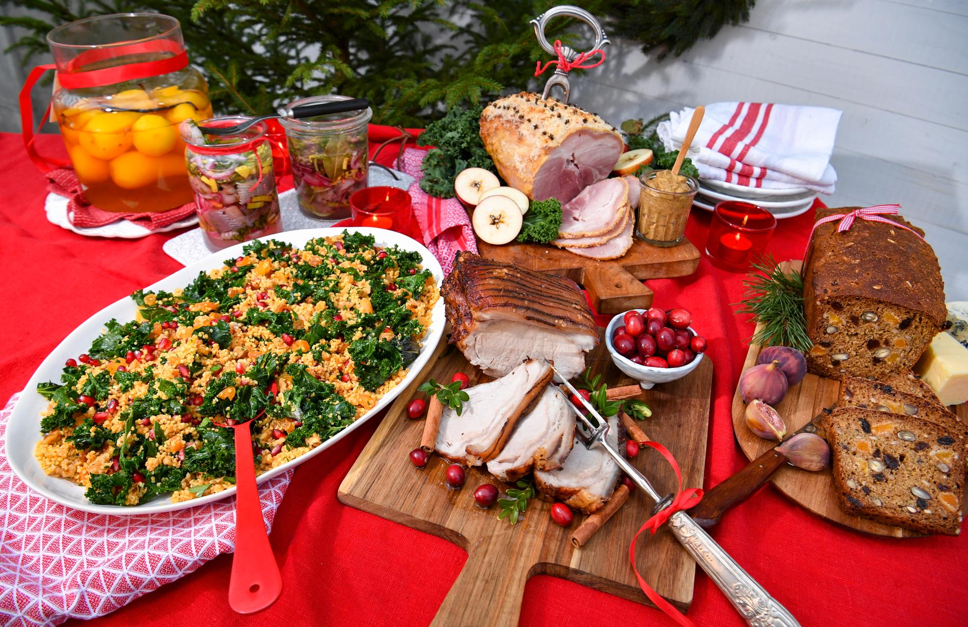 Satsa på en Kravmärkt skinka, sill och kål på julbordet. 