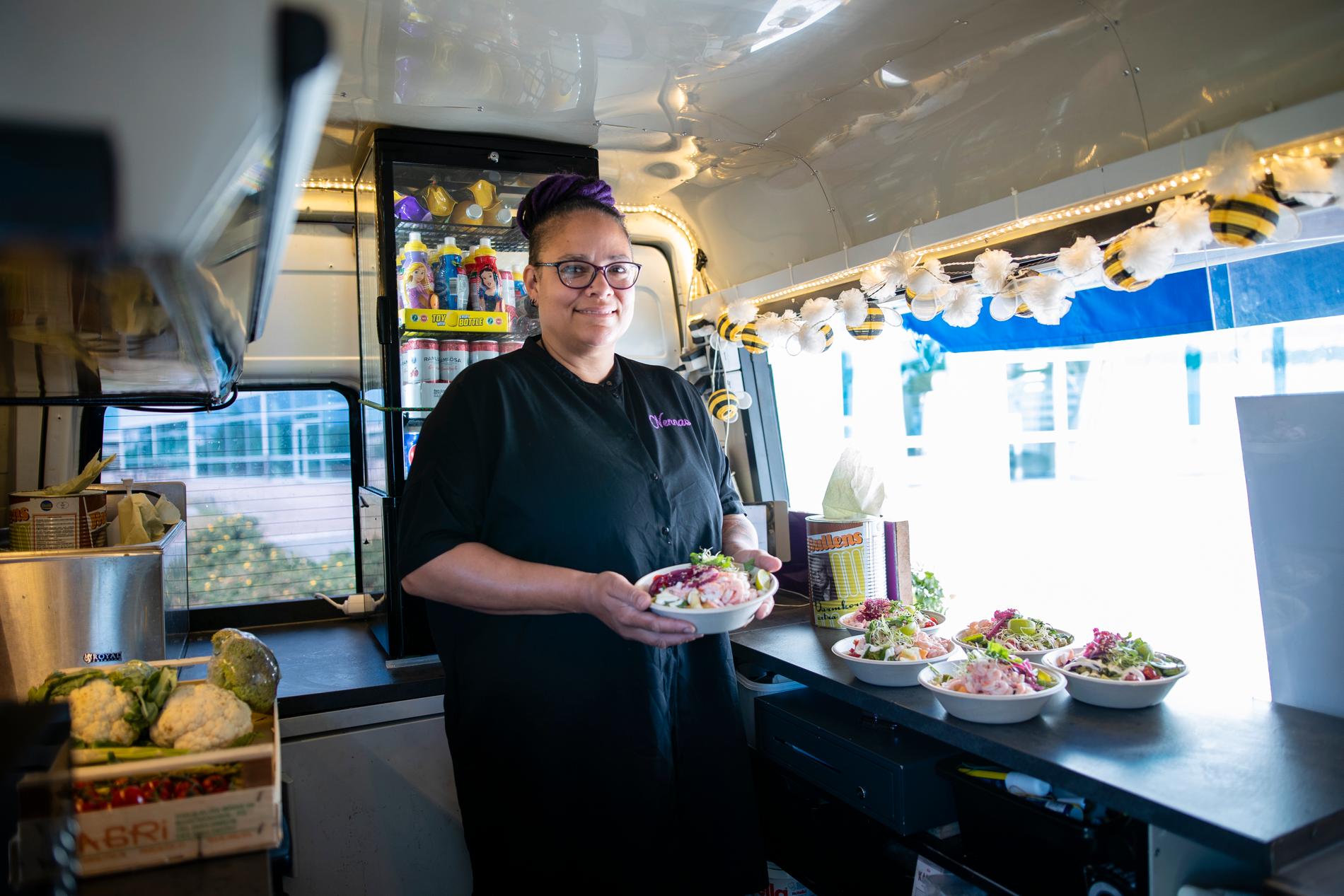 Helena Nordin i ”Nennas food truck” i Göteborg.