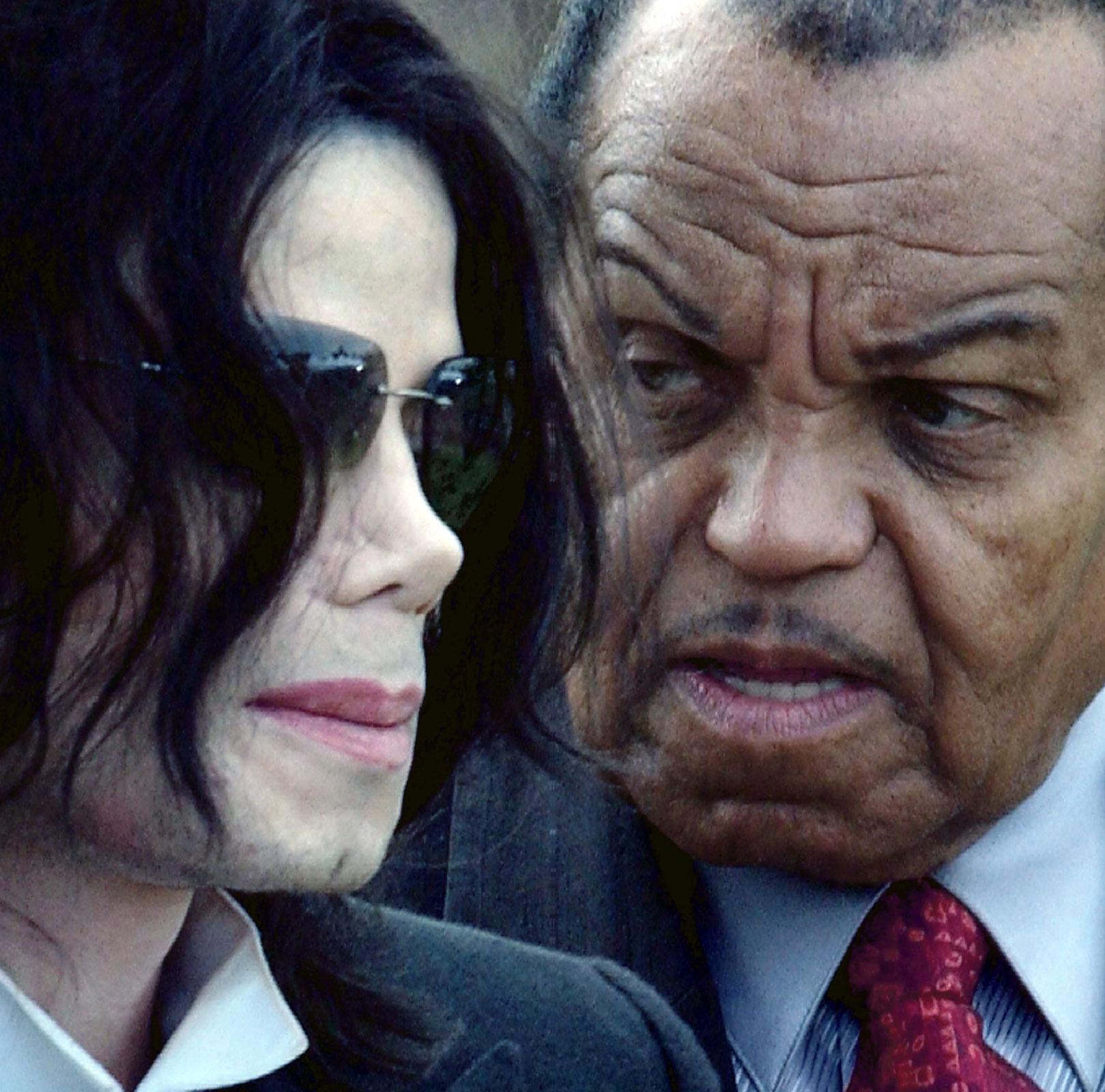 KRÄVER SVAR Michael Jacksons pappa Joe Jackson litar inte på läkarna och vill själv påverka utredningen. Den första obduktionsrapporten gav inte familjen tillräckliga svar. De menar att Michael Jackson varken var sjuk eller svag. ”Vi gillar inte det som pågår”, säger pappa Joe Jackson