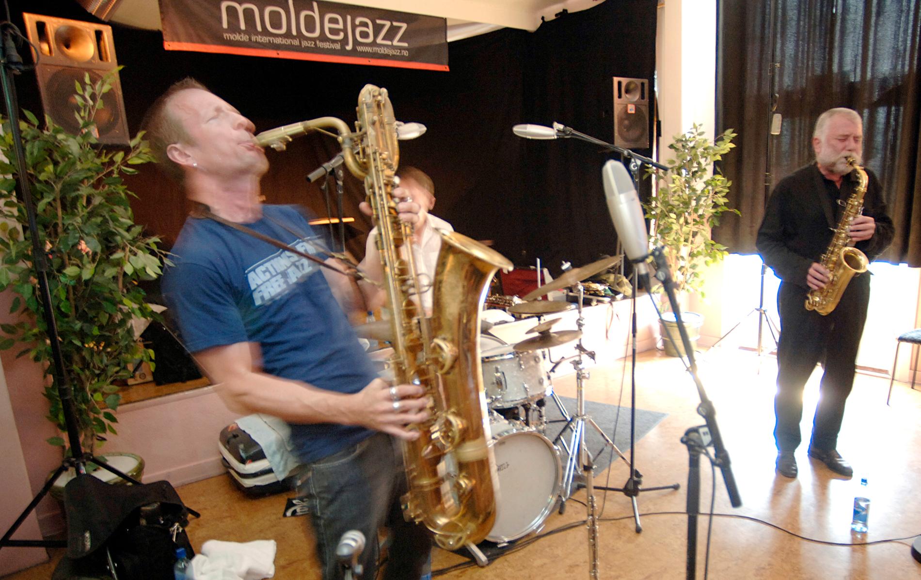 Peter Brötzmann, längst till höger, när han spelade med Mats Gustafsson och Paal Nilssen-Love under Molde Jazzfestival 2006. Arkivbild.