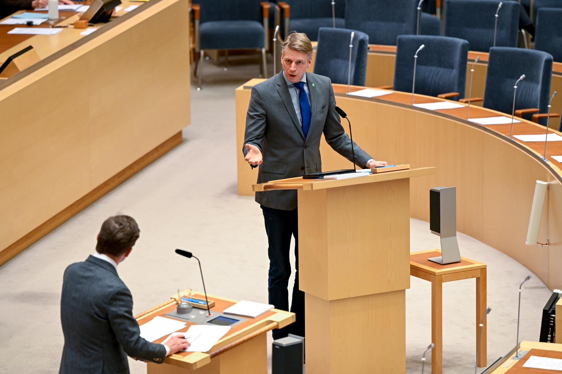 Miljöpartiets språkrör Per Bolund vid statsminister Ulf Kristerssons (M) frågestund i riksdagen.