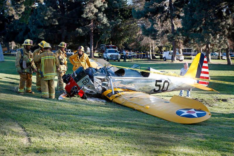 Harrison Ford bröt både fotled och bäckenben i flygolyckan. Vittnen uppgav att han agerade som en hjälte, då han undvek att krascha i ett tätbebyggt område som låg bredvid golfbanan.