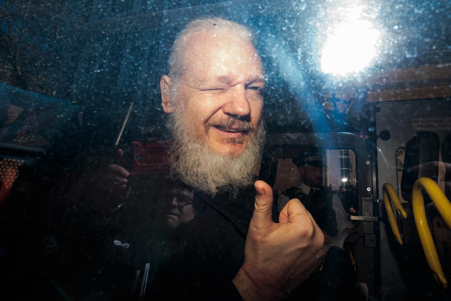 Julian Assanges efter att han greps på Ecuadors ambassad.