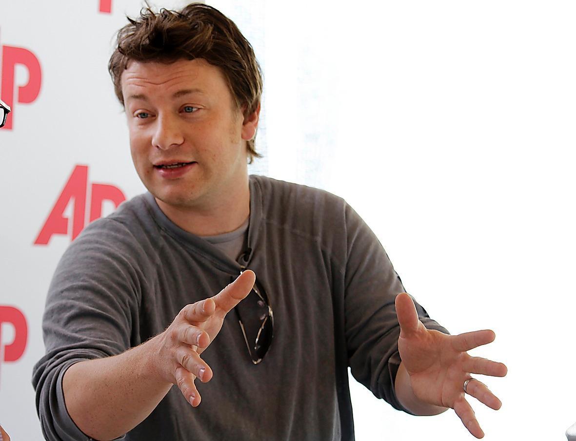 Jamie Oliver brände sitt kön när han lagade mat naken.