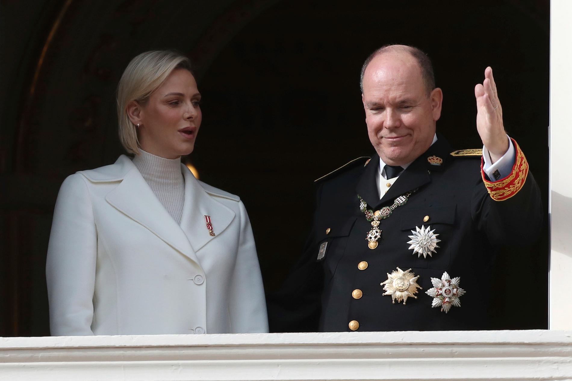 Furstinnan Charlene och furst Albert II av Monaco får mindre pengar att röra sig med på grund av coronakrisen. Arkivbild.