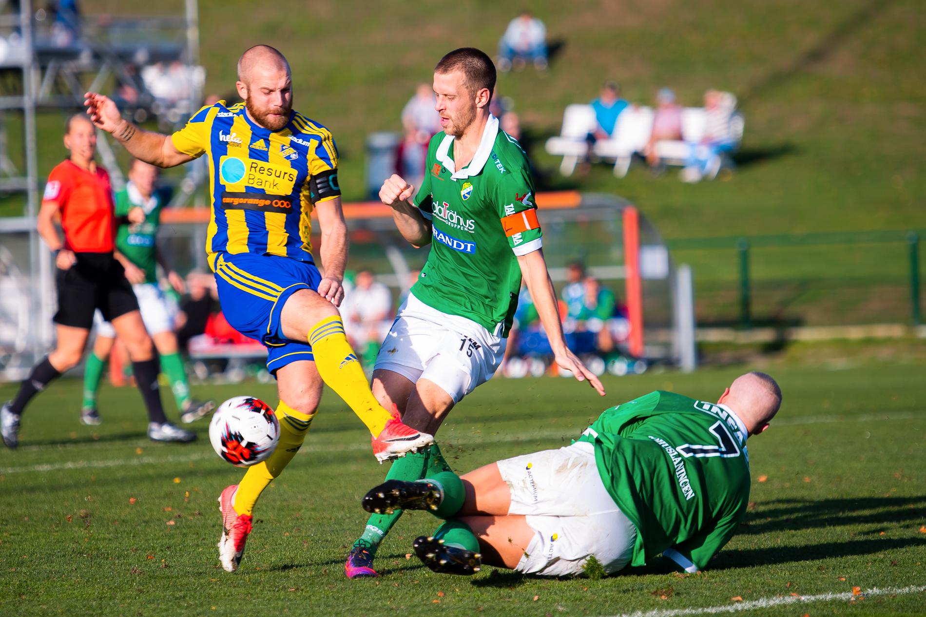 Ljungskile och Eskilsminne spelar i Division 1.