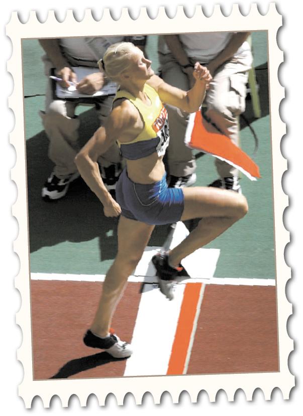 Klüfts övertrampsdrama VAR: VM i Paris 2003. Efter en stark första dag inleder Carolina Klüft andra dagen av sjukampen med att trampa över i längdhopp. Två gånger. En hel idrottsnation håller andan när Klüft löper an mot plankan i tredje och sista försöket. Med 22 cm till godo till övertram får ”Carro” till ett godkänt hopp som mäter 6, 68 och så småningom ledde till karriärens första VM-guld.