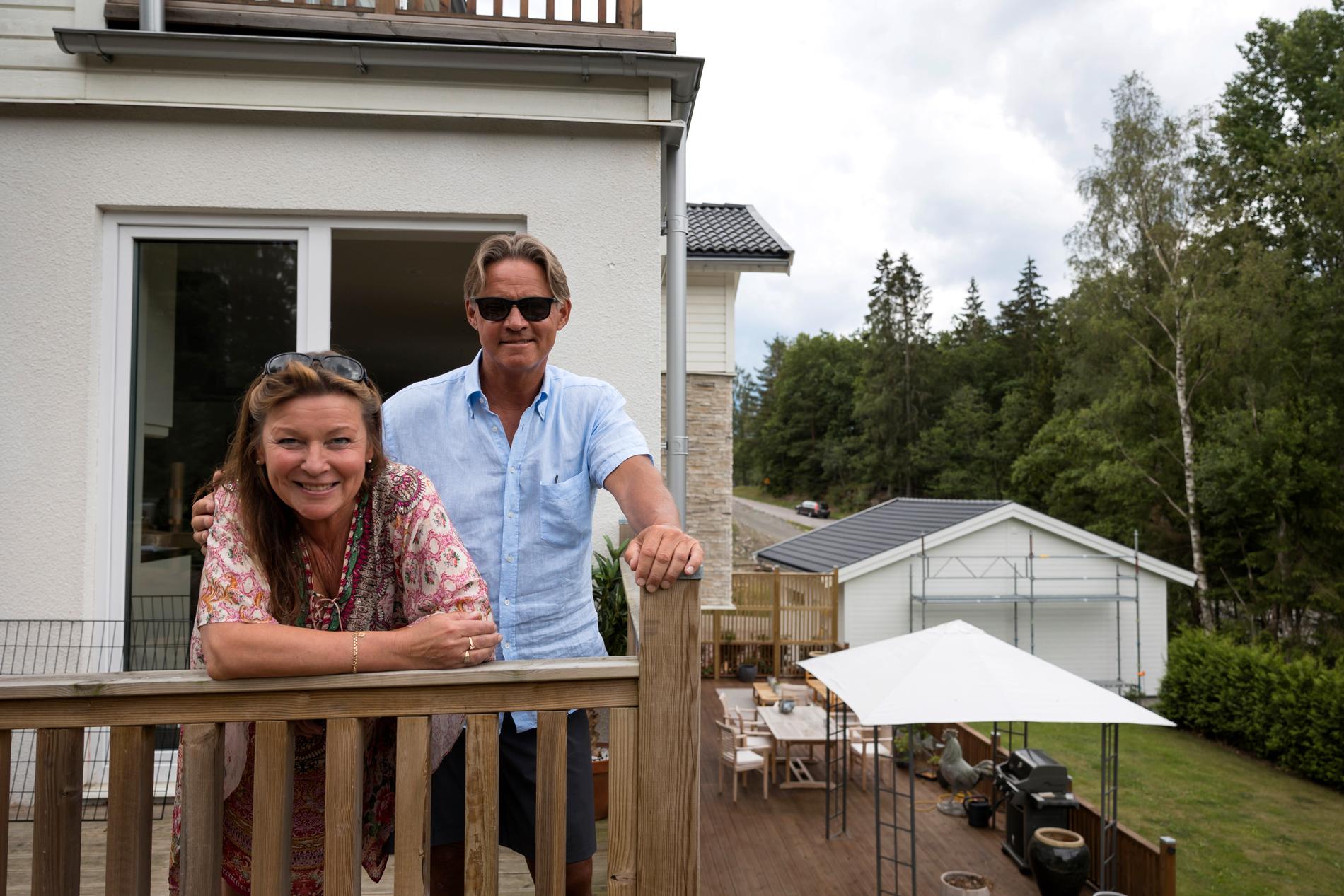 Köpt villa tillsammans. Lotta Engberg och Mikael Sandström har blivit sambo.