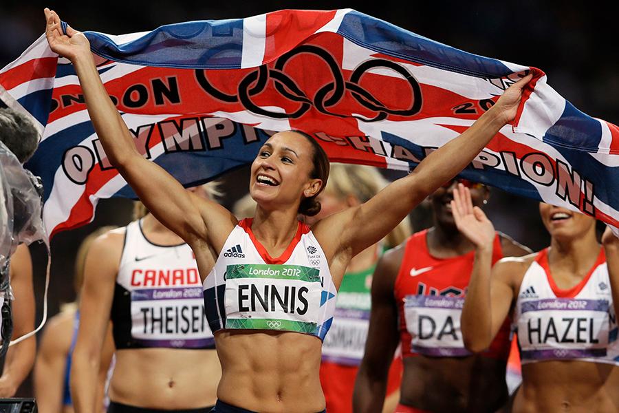 Sex år efter VM i Daegu får Jessica Ennis-Hill ta emot guldet.