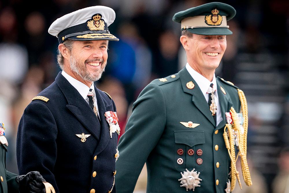 Bröderna kronprins Frederik och prins Joachim. Enligt Joachim och hans fru Marie är relationen till kronprinsparet ”komplicerad”. 