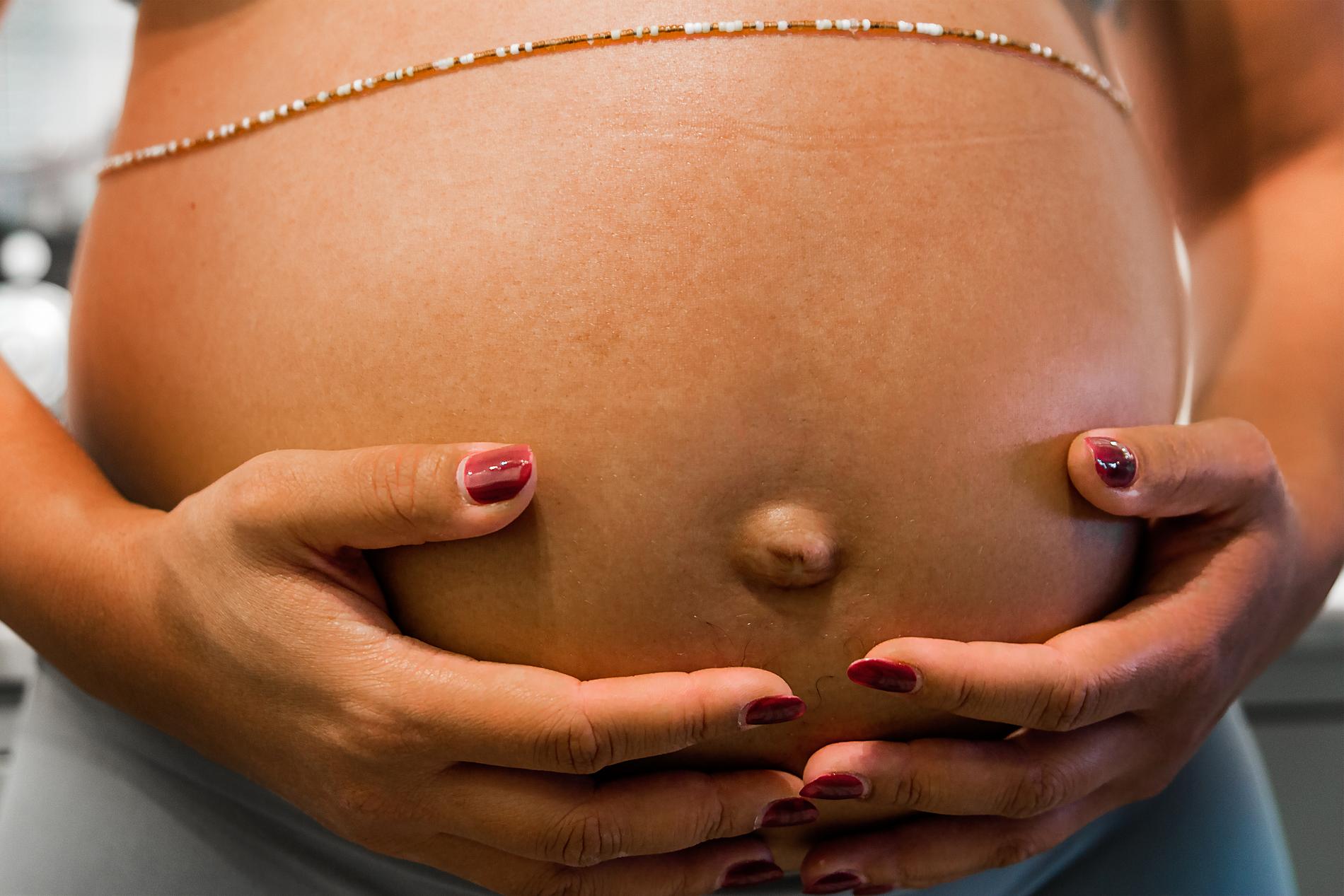 Färre gravida kvinnor. Arkivbild.