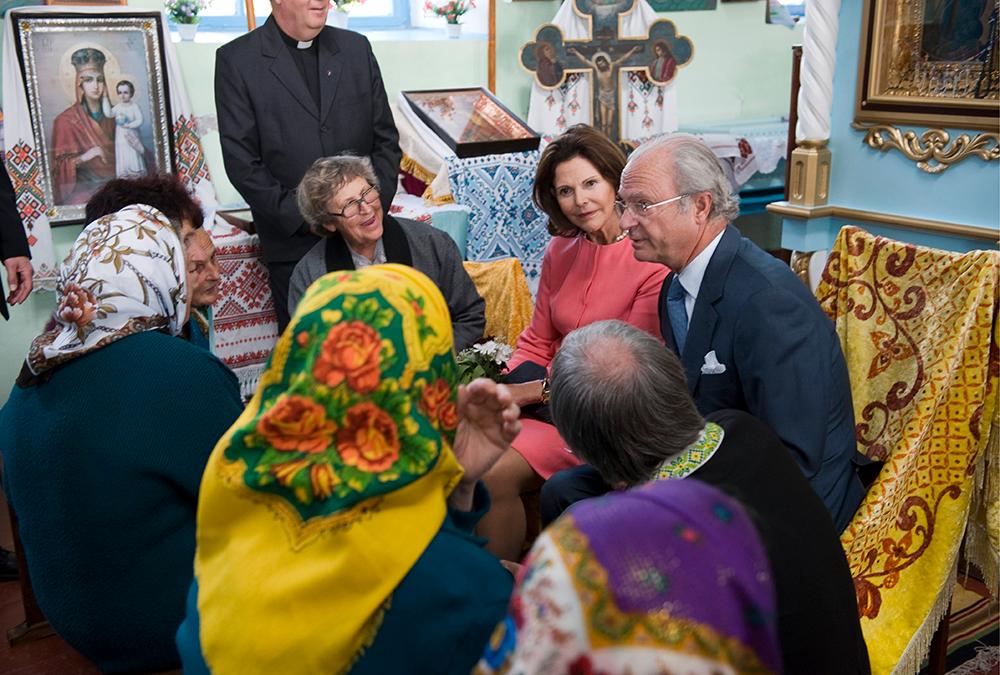 Kungen och drottningen besökte Gammalsvenskby under ett statsbesök i Ukraina 2008. 