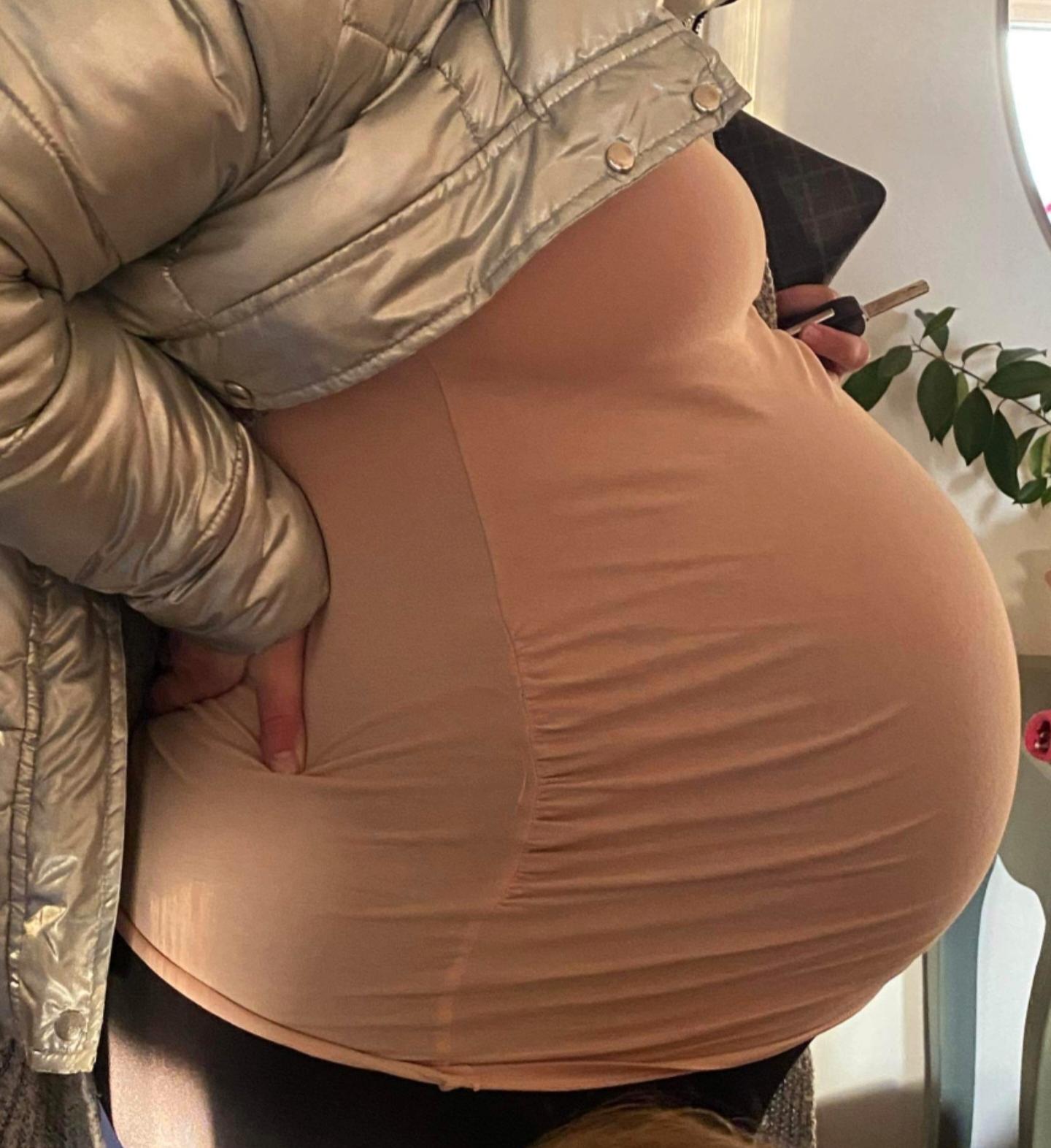 Marielle blev gravid i september 2020. På ett ultraljud i vecka 14 fick hon veta att hon väntade enäggstrillingar. 