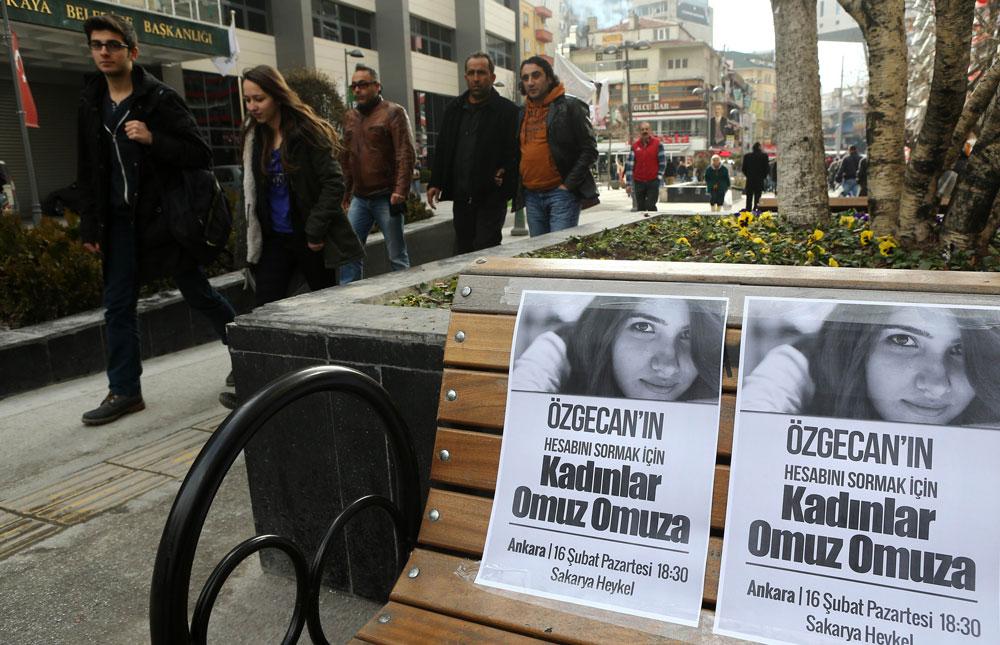 Posters inför en demonstration till stöd för mördade Ozgecan Aslan.
