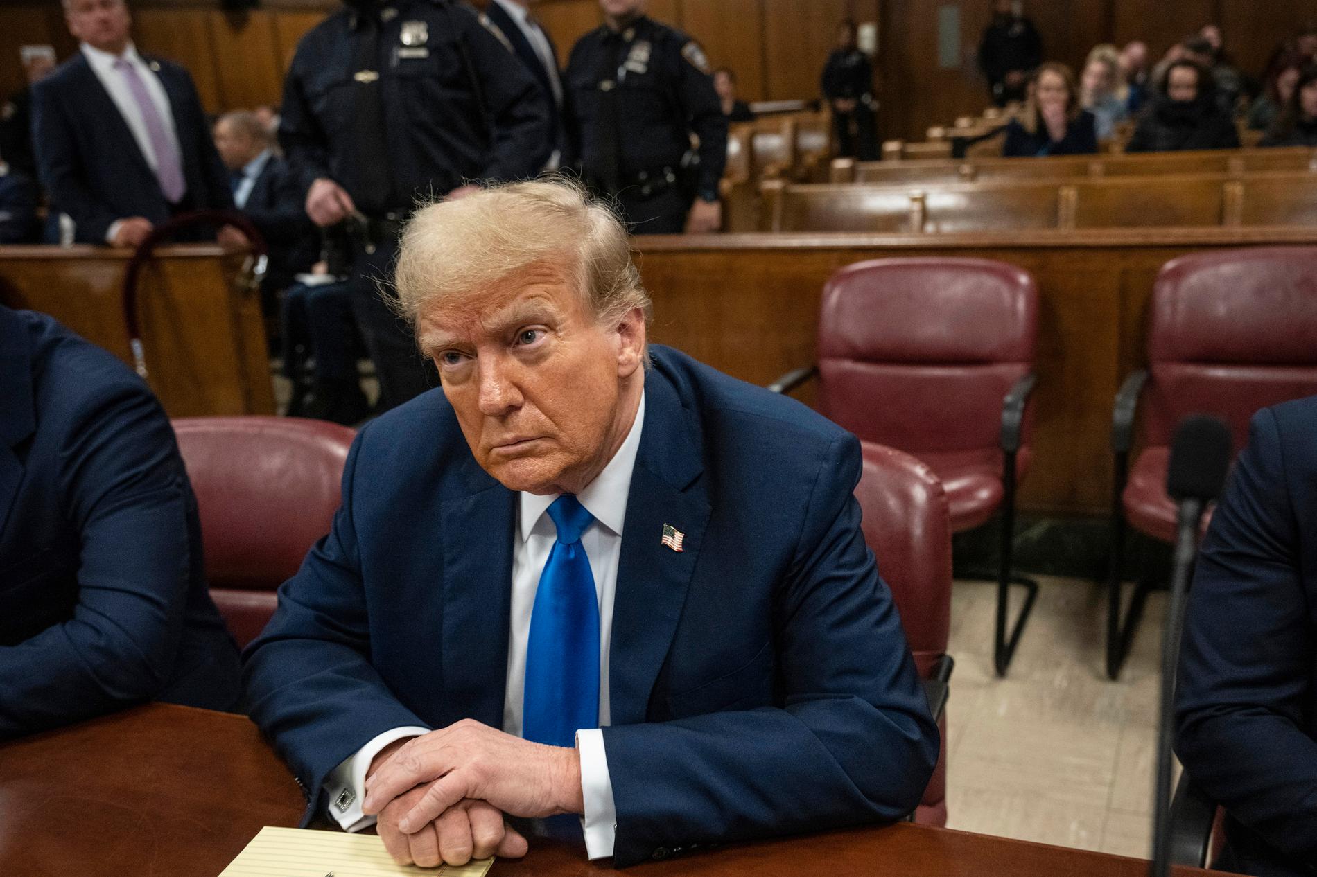 USA:s tidigare president Donald Trump i rättegångssalen i New York.