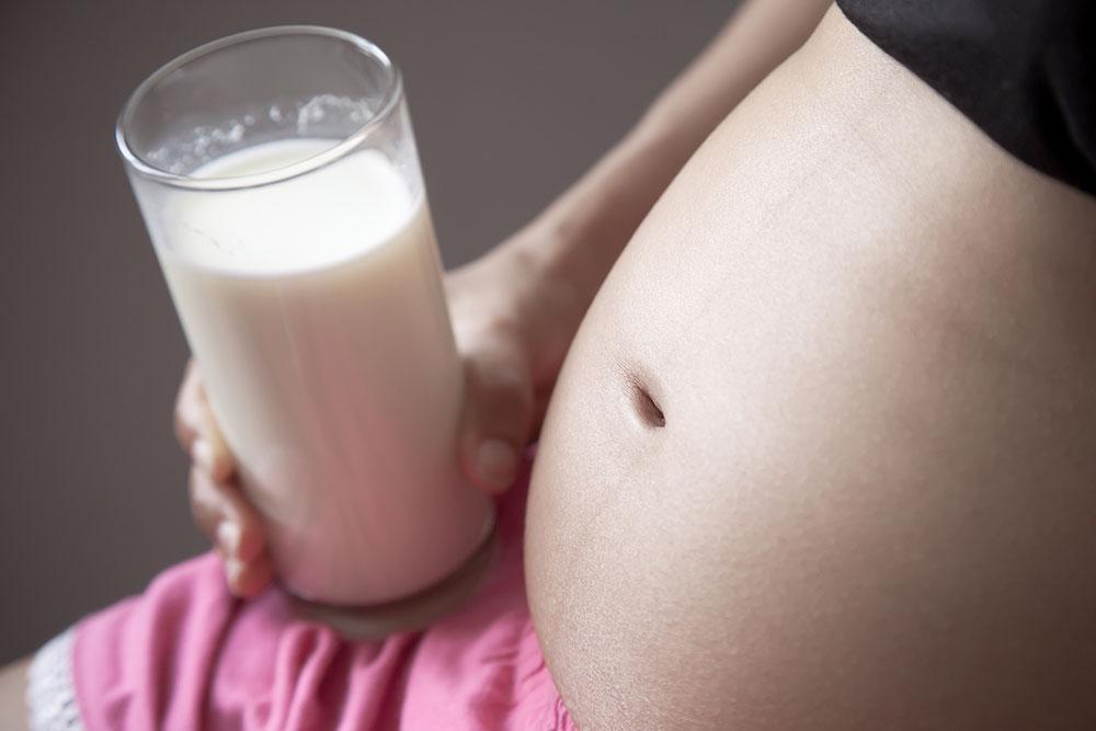 Tio saker du ska dra ner på eller undvika att äta om du är gravid.