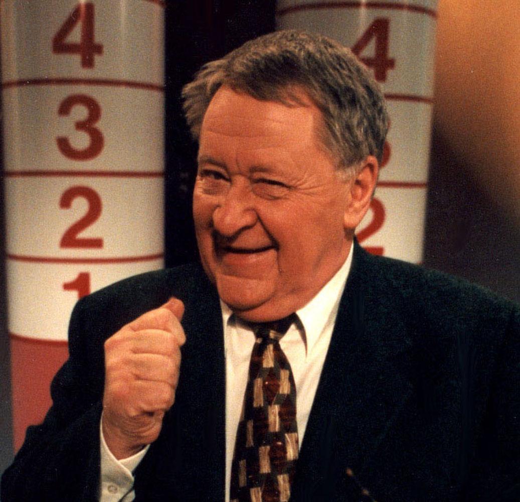Som programledare för Supersvararna i SVT 1998.