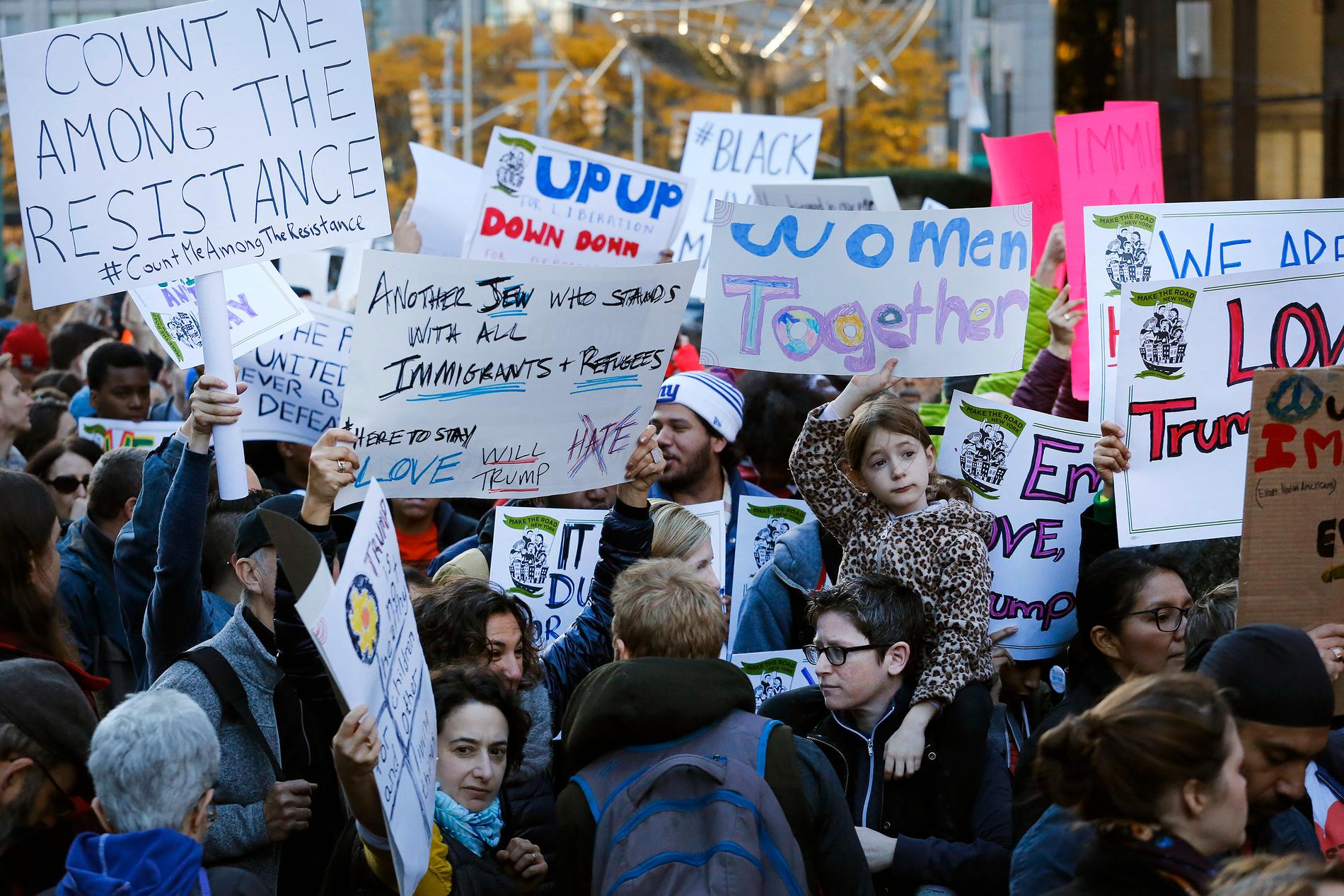 Demonstranter mot Donald Trump i New York på söndagen