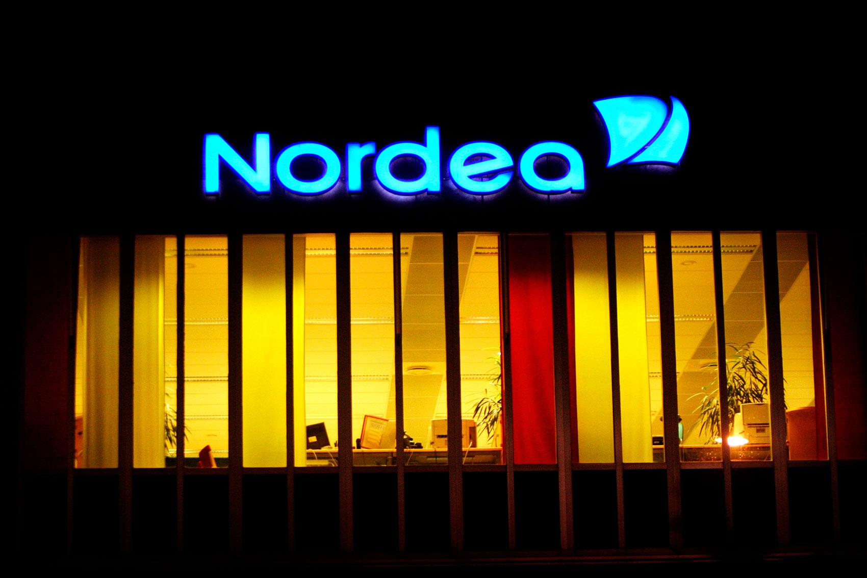 Kunderna hotar att fly storbanken Nordea.