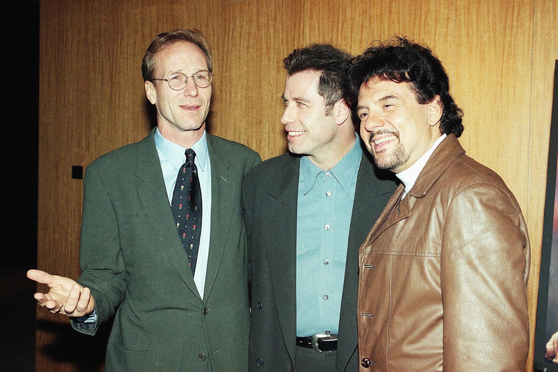 William Hurt till vänster, med John Travolta och Robert Pastorelli.