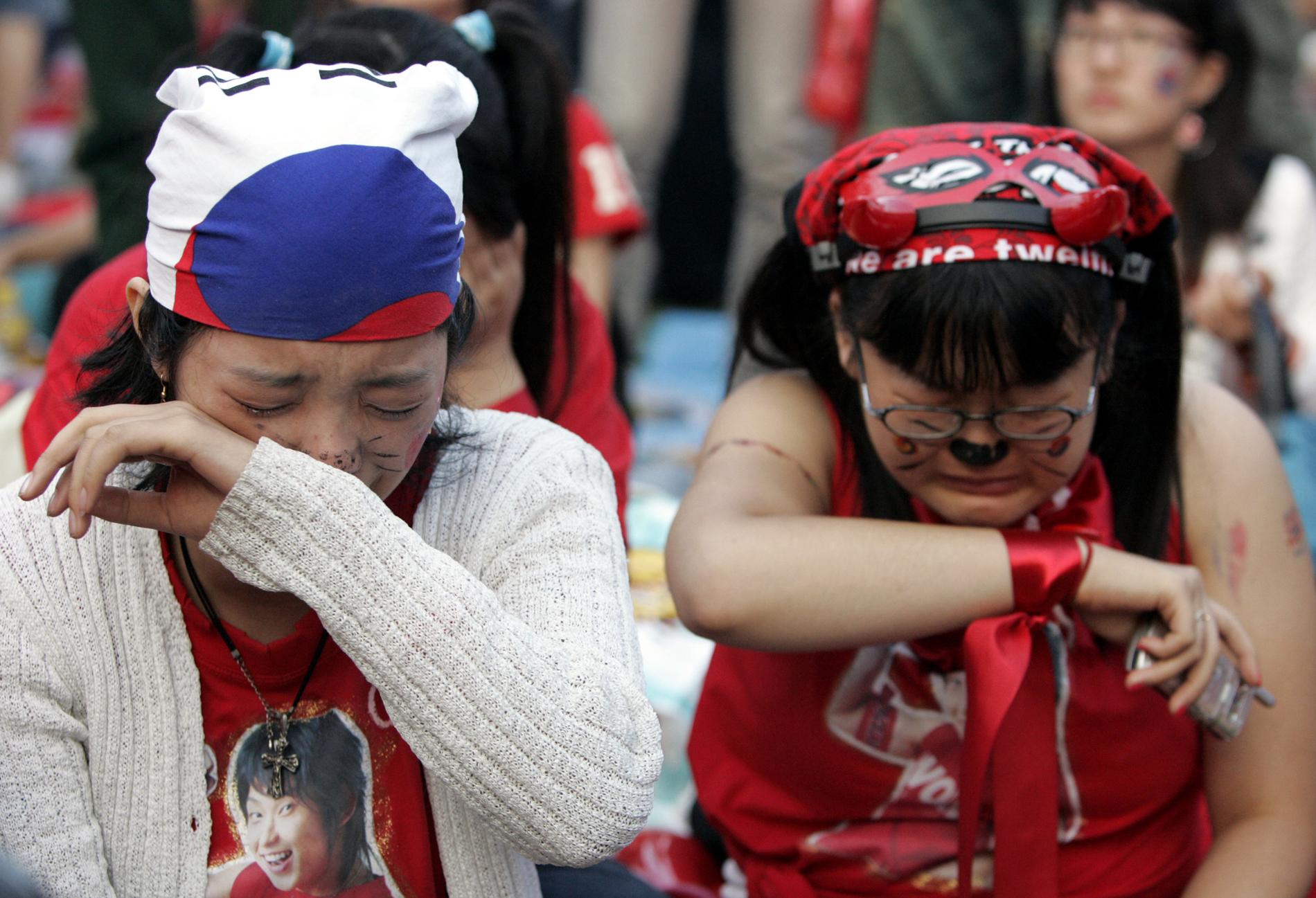 Gråtande sydkoreanska fans. 