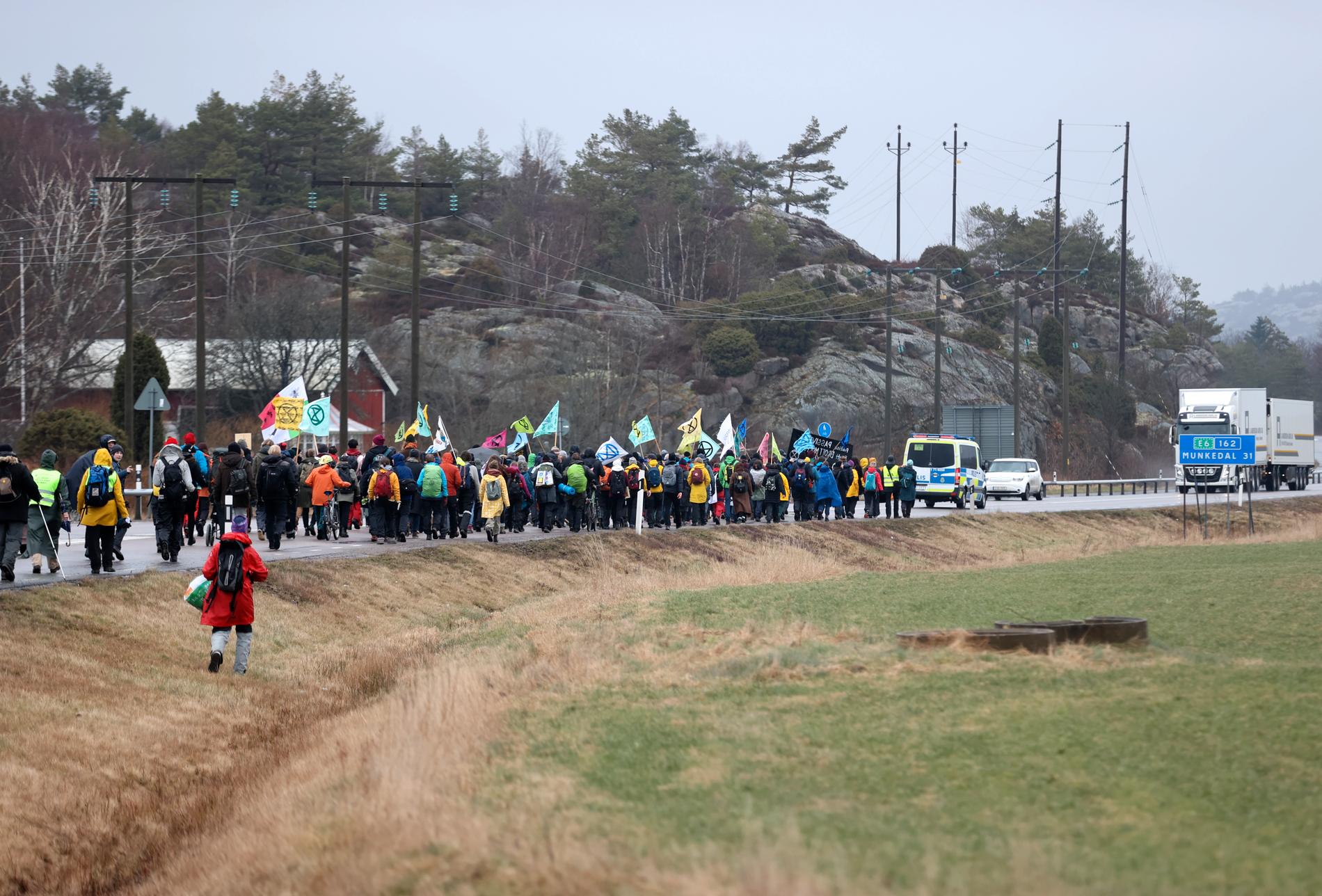 Demonstranter från bland annat Extinction Rebellion demonstrerade i samband med rättegången i Mark- och miljööverdomstolen gällande Preems planer på utbyggnad i Lysekil i mars. Arkivbild.