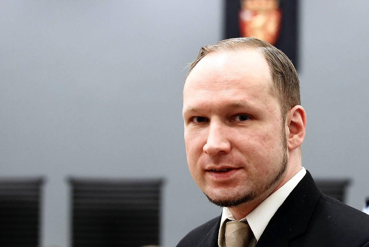 Pratar mer Under onsdagens förhör använde Breivik orden ”Jag vill inte kommentera det” mer än 100 gånger. I dag pratar han betydligt mer.