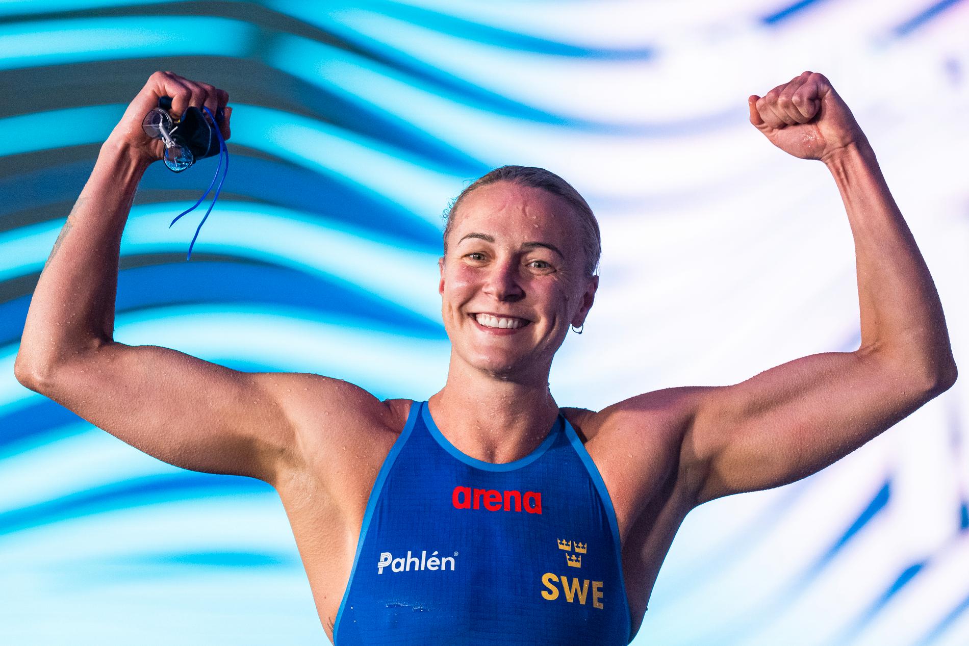 Sarah Sjöström jublar efter sitt VM-guld.