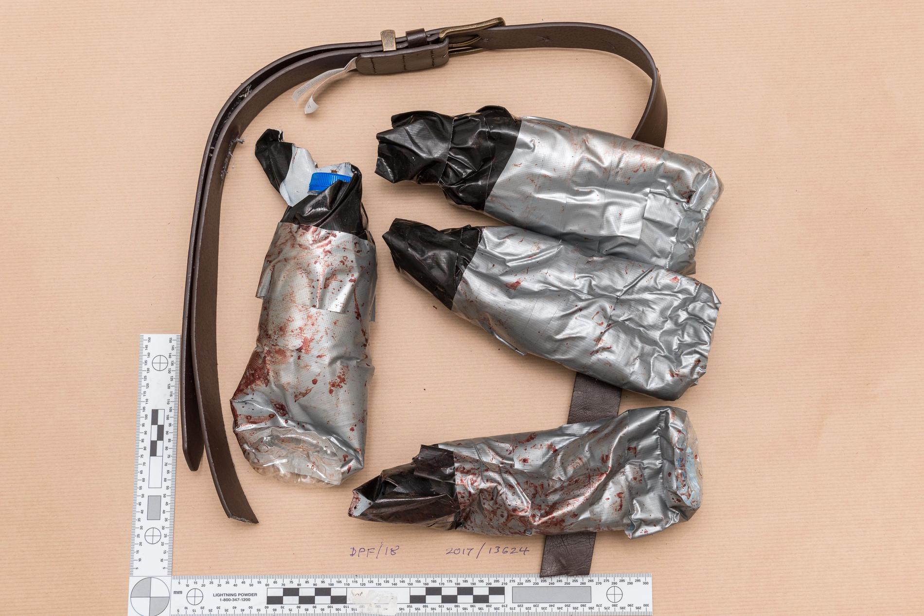 Terroristerna hade lindat silvertejp runt plastflaskor för att de skulle se ut som sprängmedel.