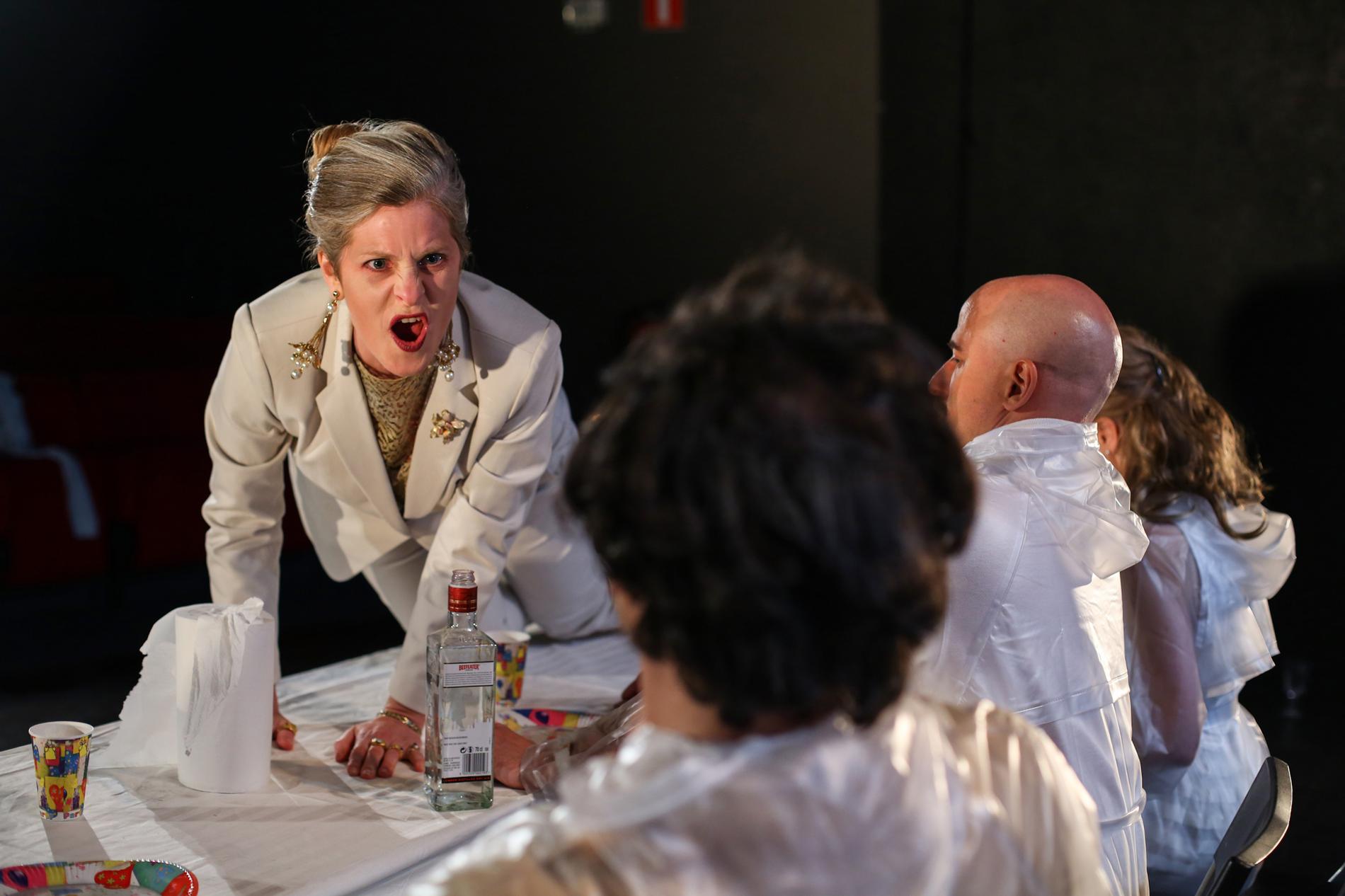 ”Folkmord …” på Moment: teater. Foto: Lanna Olsson