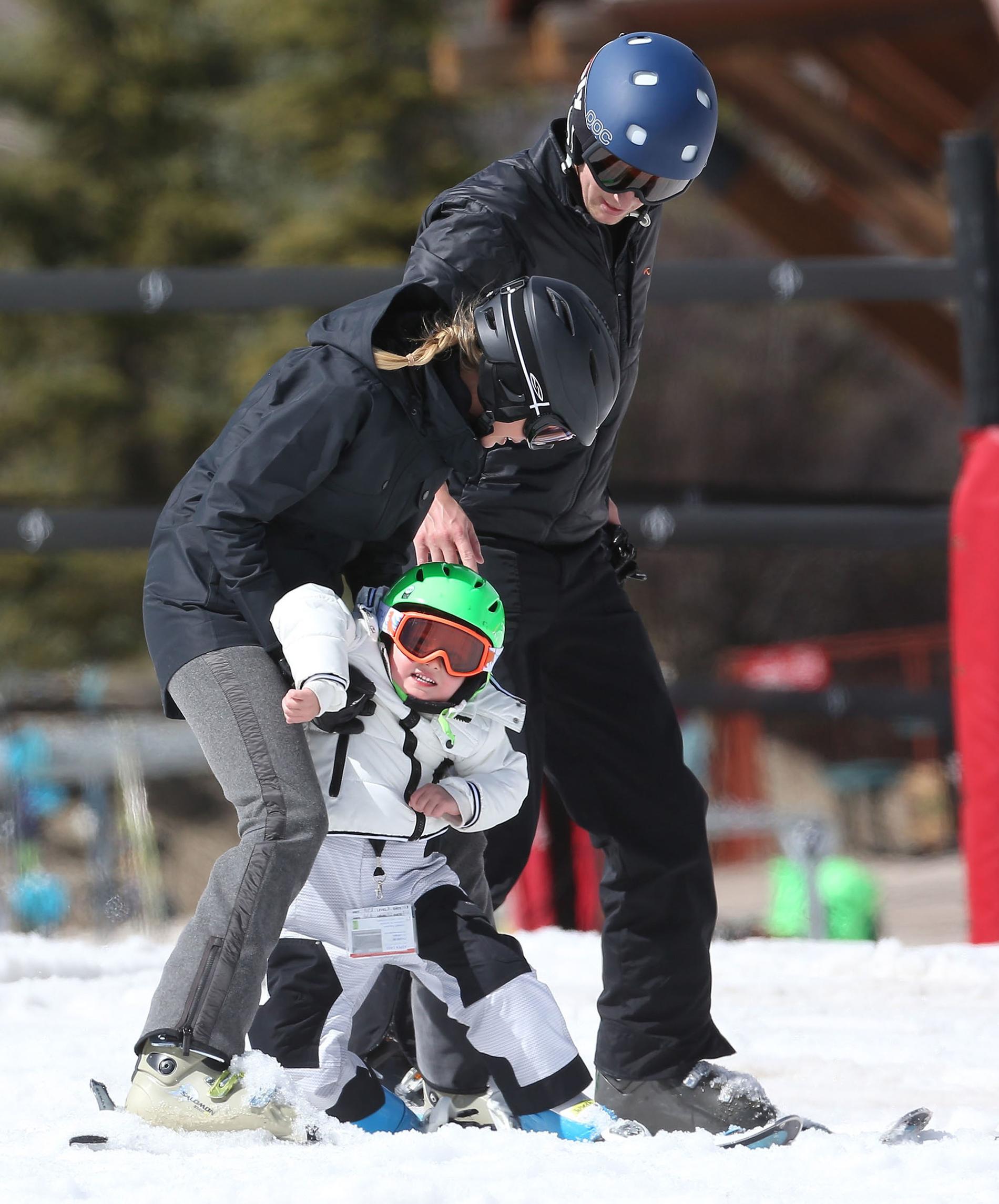 Jared Kushner och Ivanka Trump med barnen i Aspen.