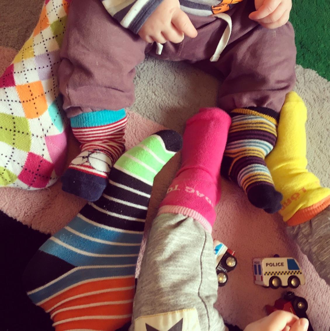 ”En så enkel grej att rocka sockorna och visa sitt stöd. Vi gillar olika och det lär jag mina barn från början.”