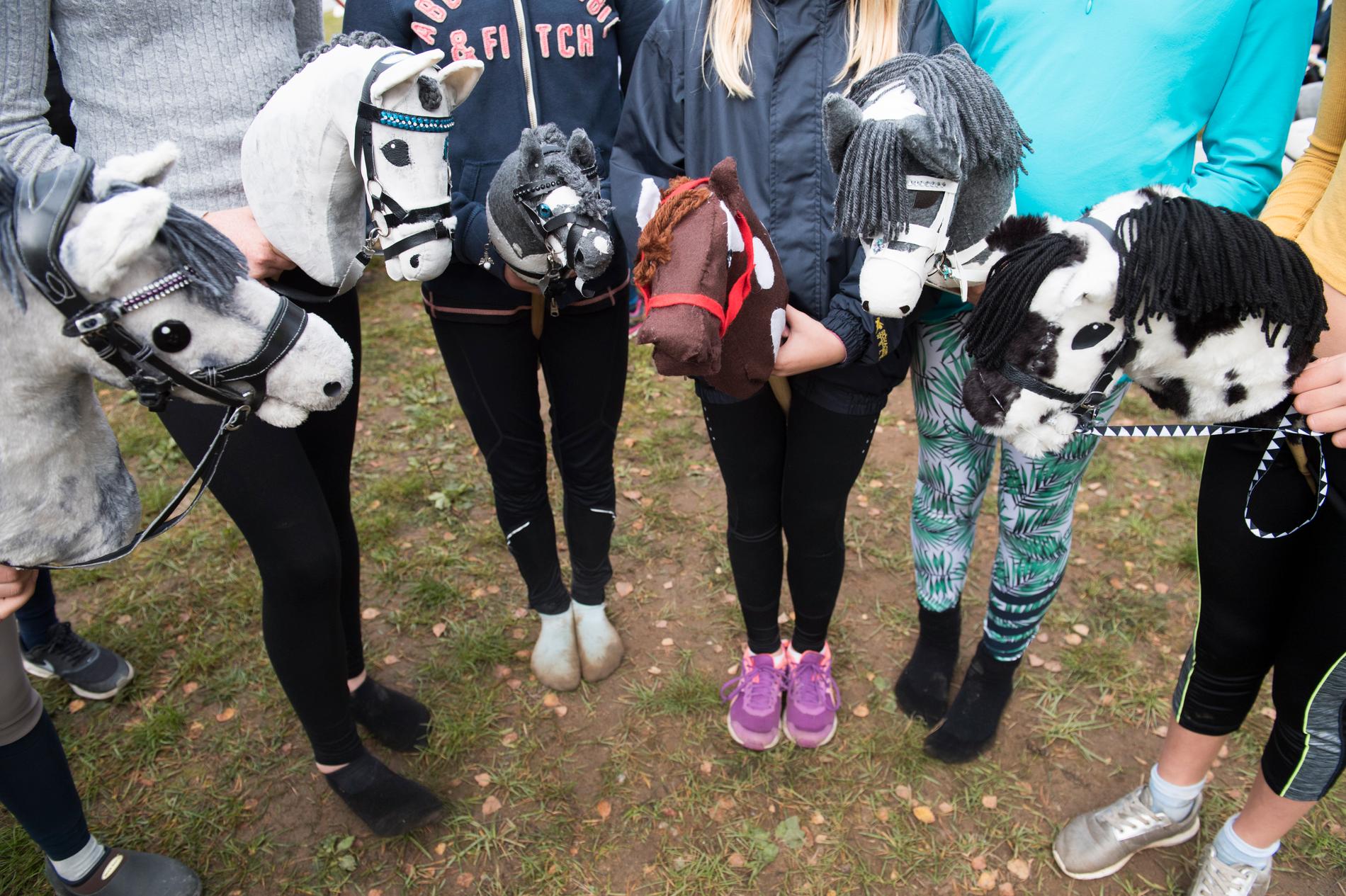 Käpphästridning har spidit sig från Finland och är en snabbt växande sport, speciellt bland flickor.