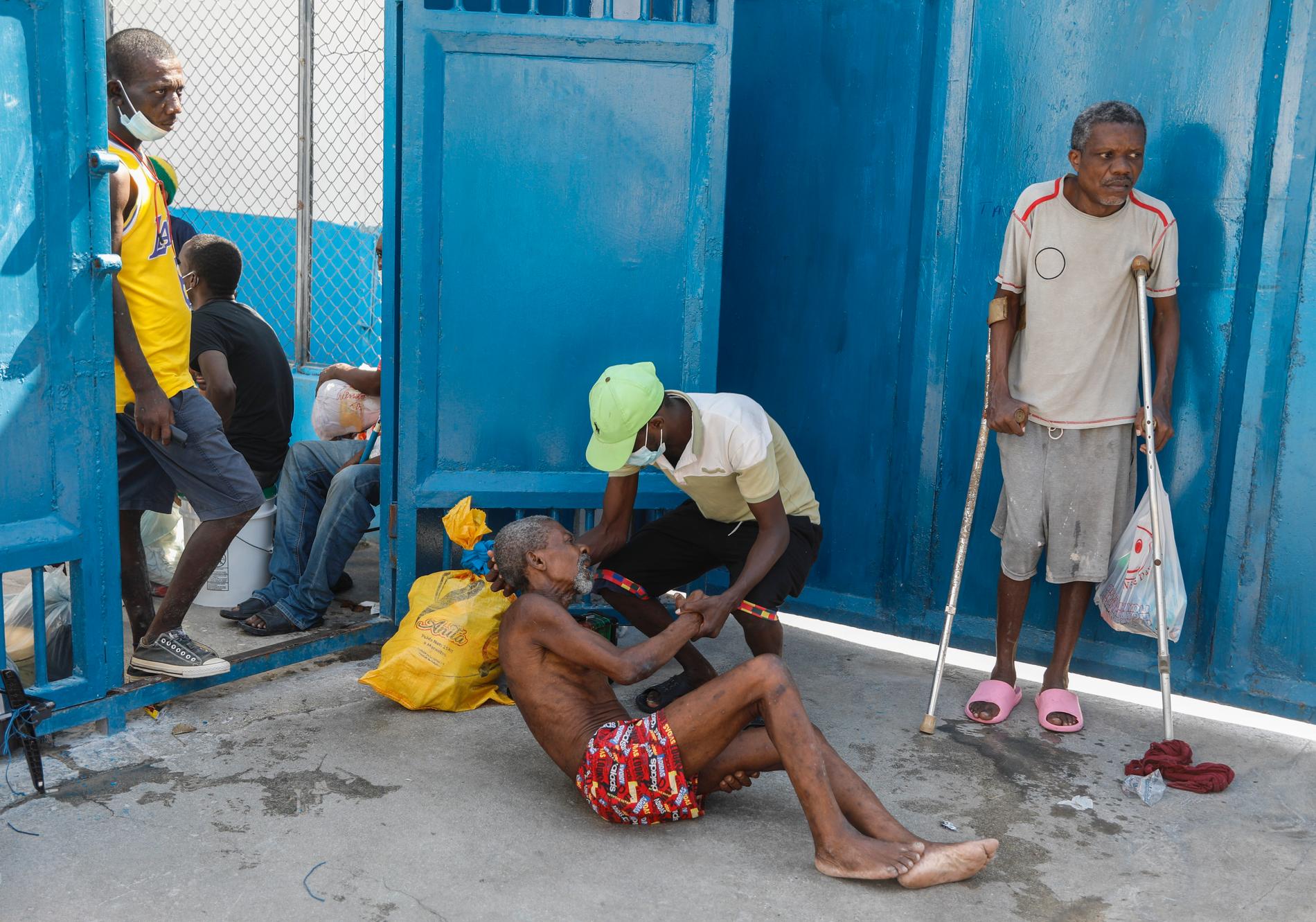 Bara 98 fångar blev kvar på fängelset i Port-au-Prince. 