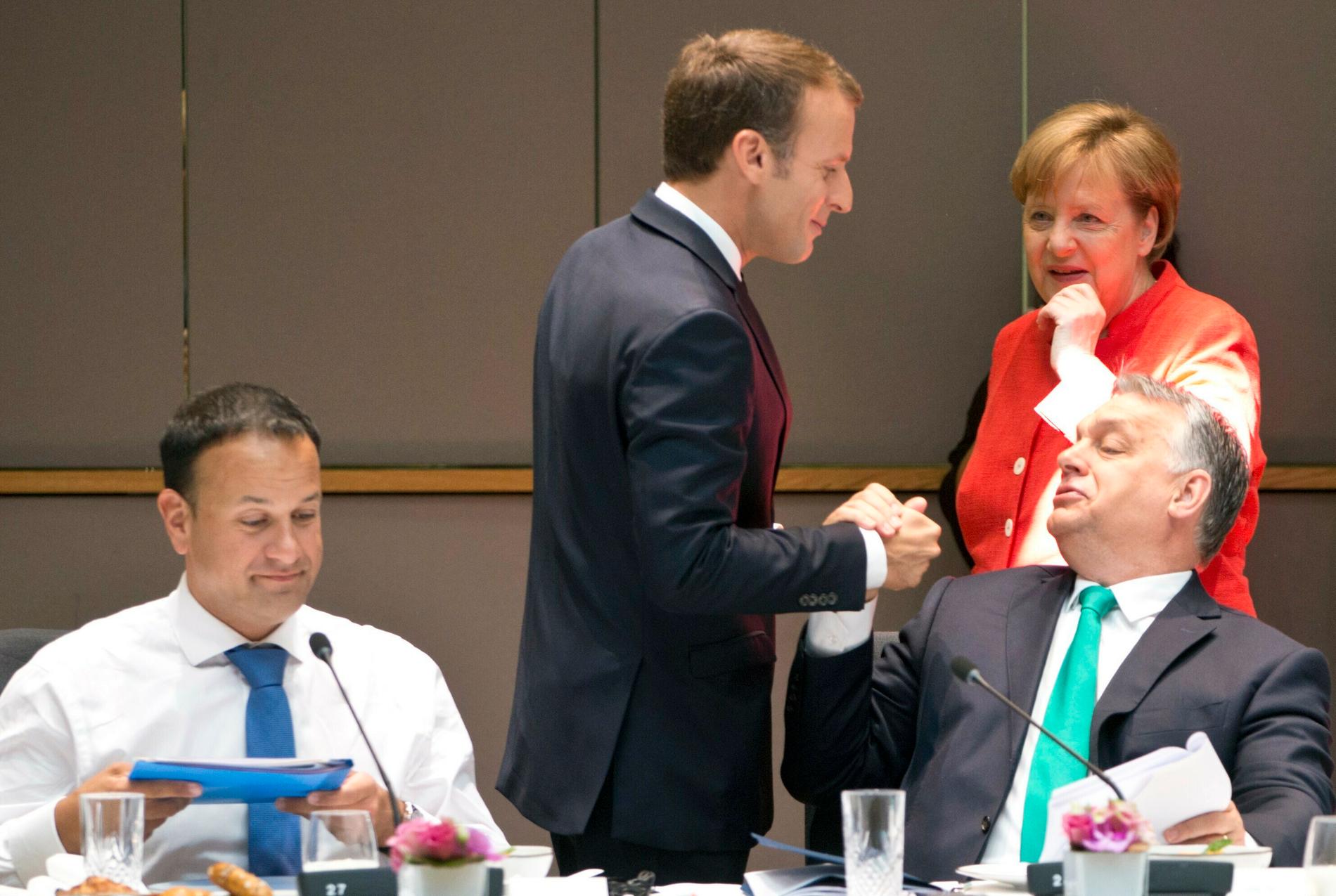 Frankrikes president Emmanuel Macron, Tysklands förbundskansler Angela Merkel och Ungerns premiärminister Viktor Orbán under ett EU-toppmöte i Bryssel. På bilden syns även Irlands premiärminister Leo Varadkar. Arkivbild.