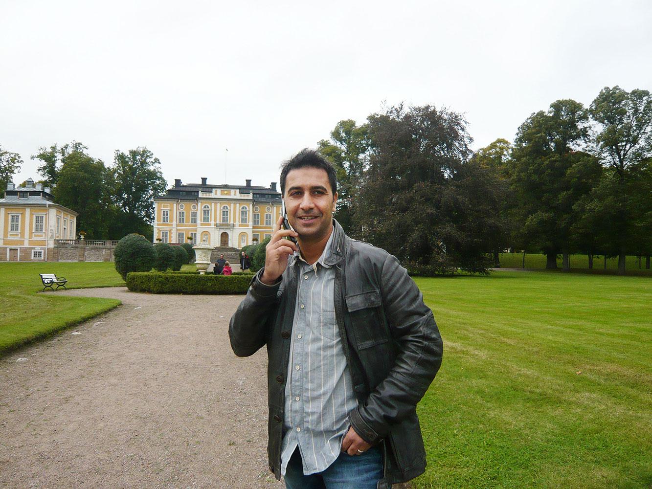 Mohamed Belkaid på utflykt vid Steninge slott.
