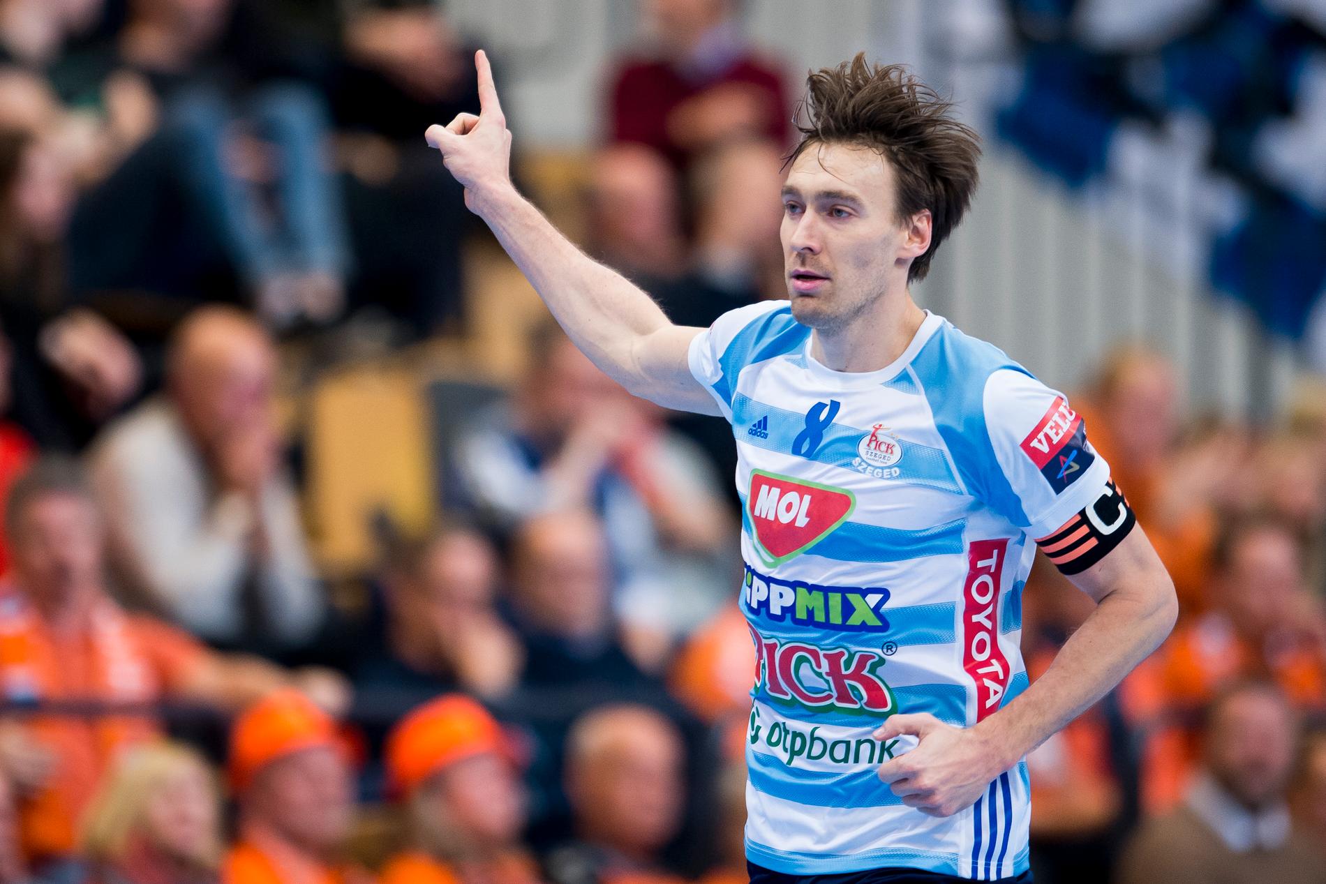 Jonas Källman jublar efter ett mål för Pick Szeged.