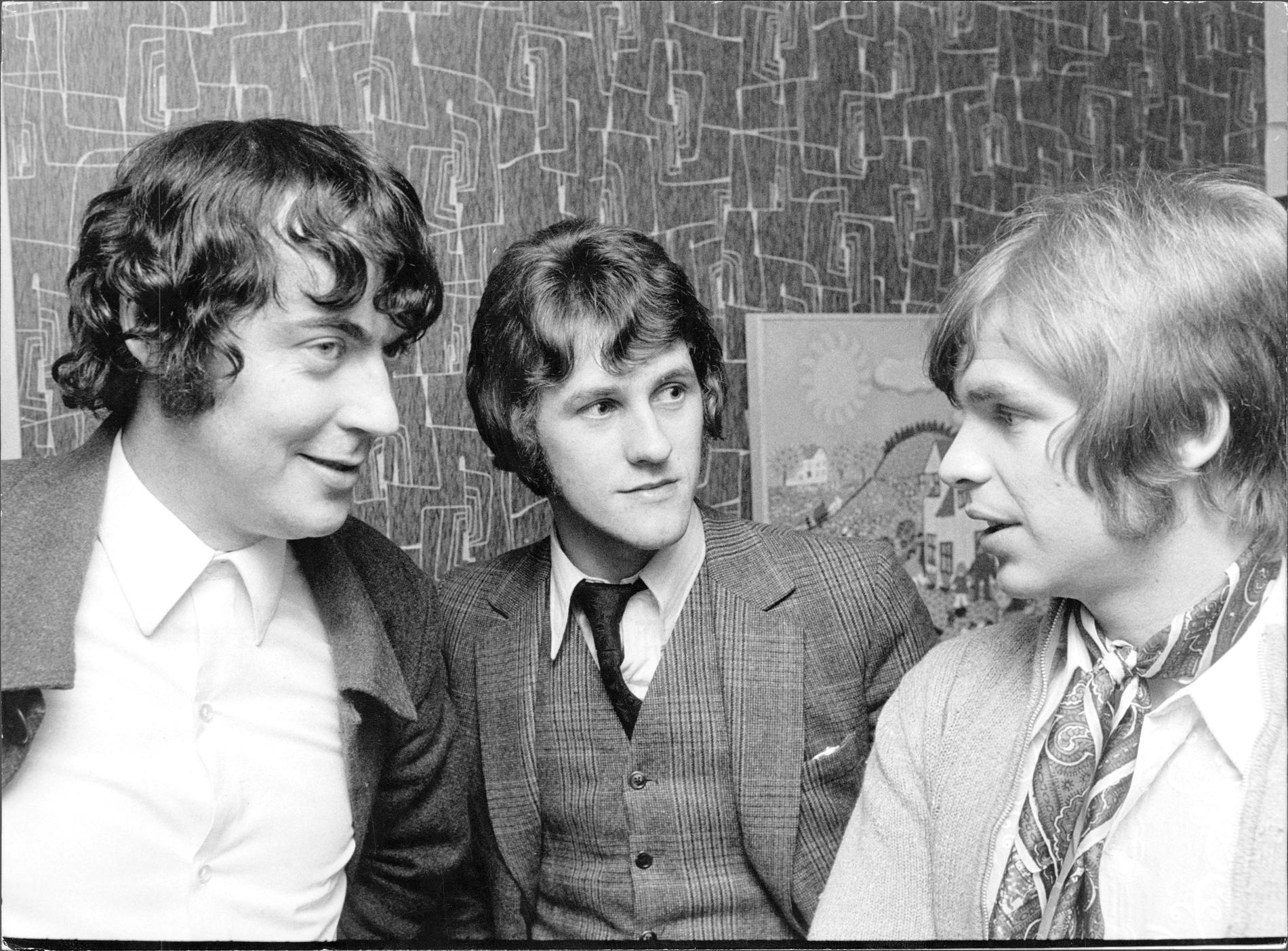 Roger Wallis tillsammans med Tommy Körberg och Ola Håkansson i samband med Melodifestivalen 1969.