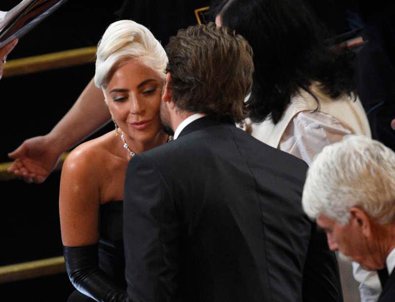 Lady Gaga och Bradley Cooper.
