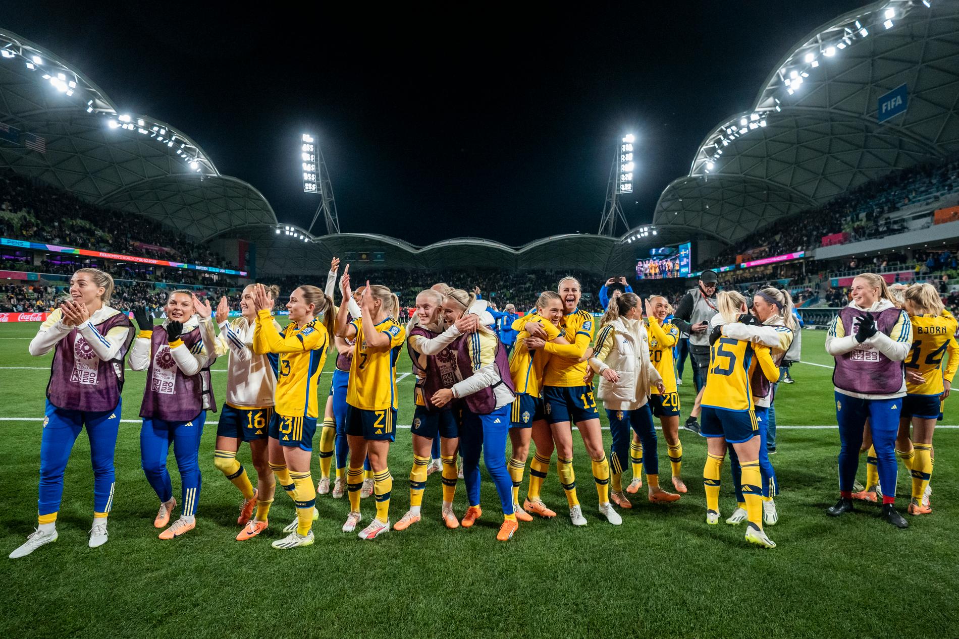 Sverige jublar efter vinsten i åttondelsfinalen i damernas fotbolls-VM 2023 mellan Sverige och USA