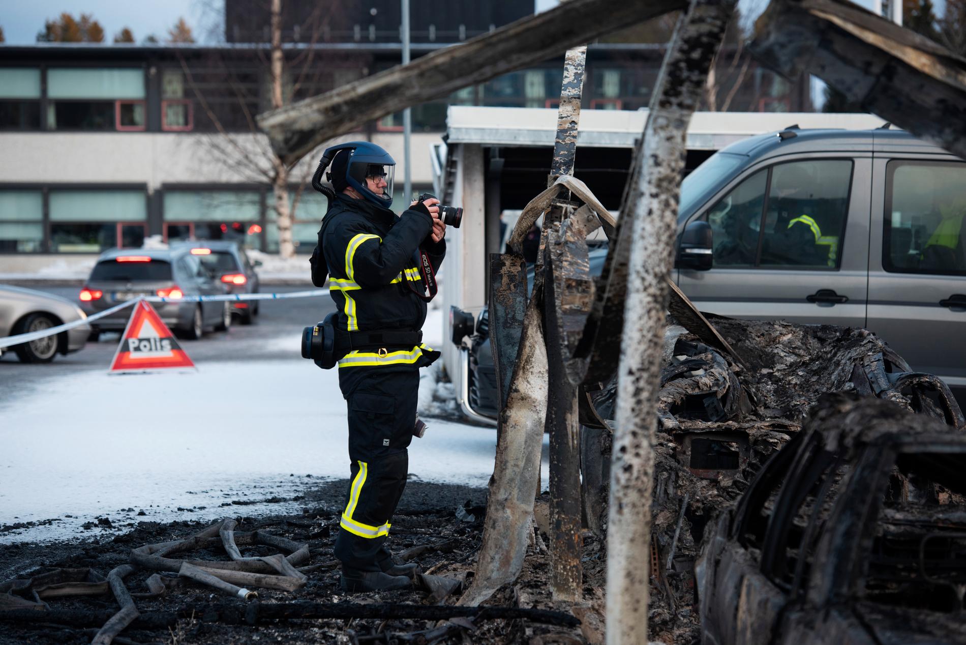 Ett 40-tal bilar förstördes i branden i stadsdelen Marieområdet i Umeå den 14 februari i år.