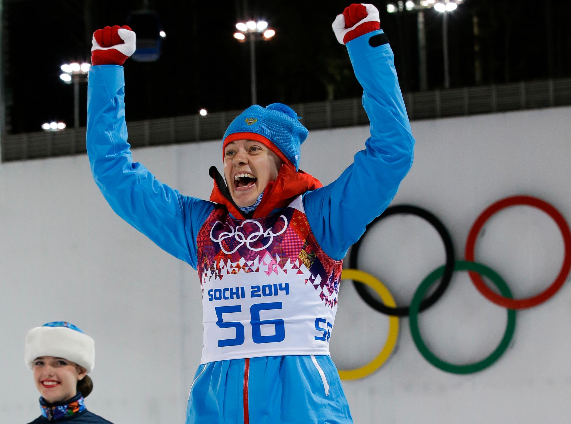 Ryska skidskytten Olga Viluchina har anledning att jubla igen, då hon friats av Cas och fått tillbaka sitt OS-silver från 2014. Arkivbild.