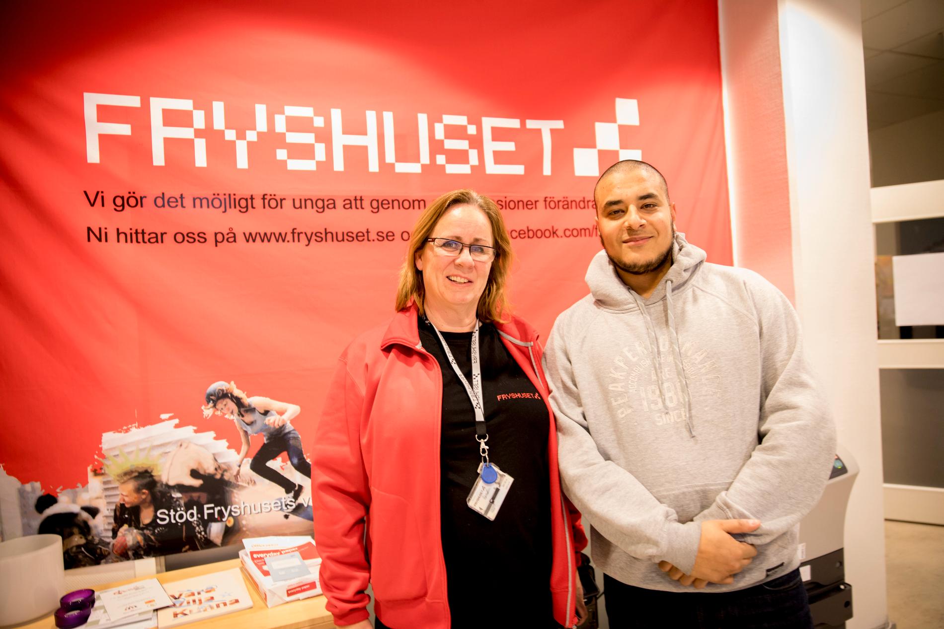 Mohammed Elsaka, ungdomscoach på Fryshuset tillsammans med Sigrun Sigurdsson.